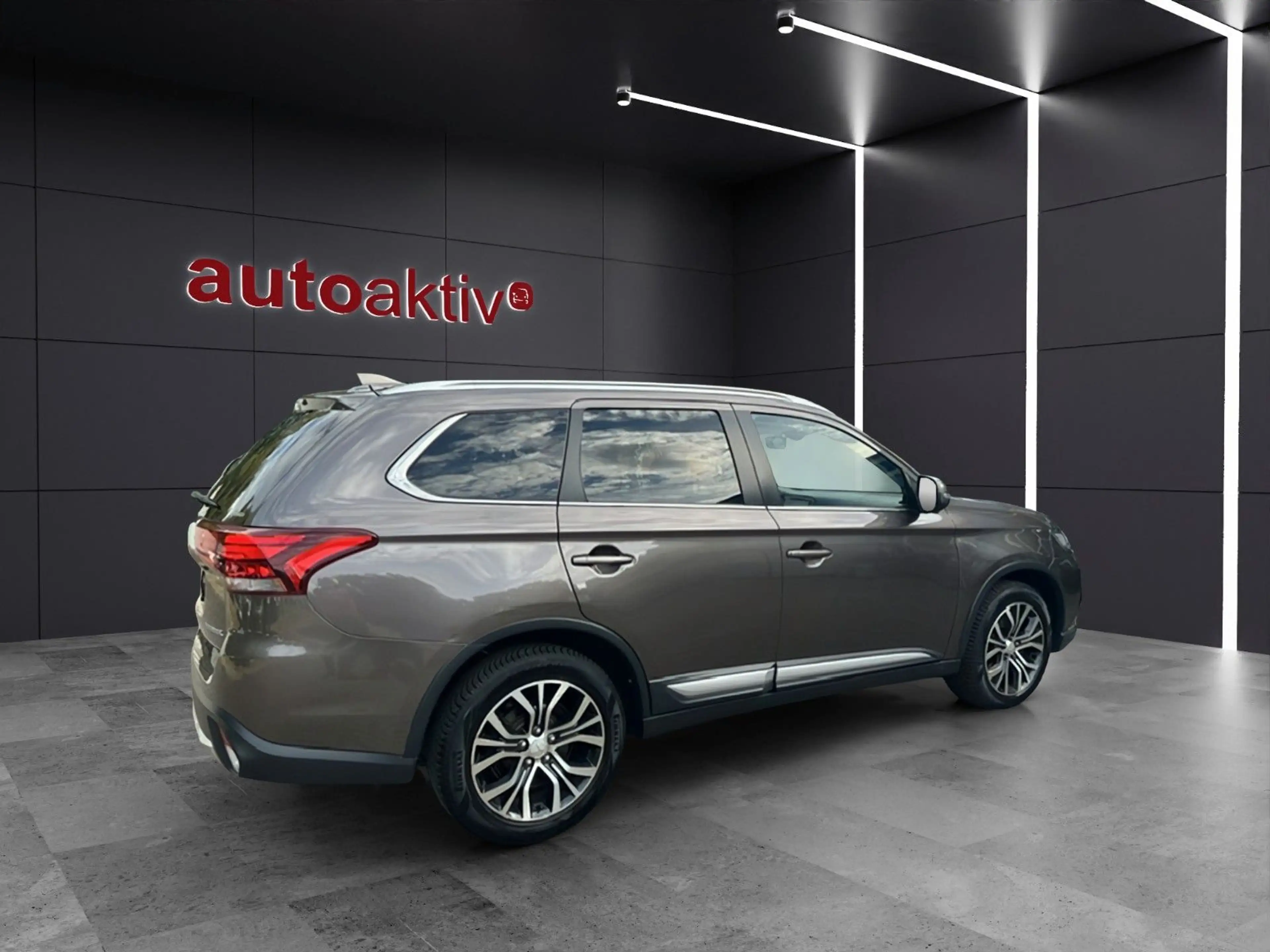 Mitsubishi Outlander Plus 4WD/AHK/Bi-LED/Kamera/Keyless GO — photo 9