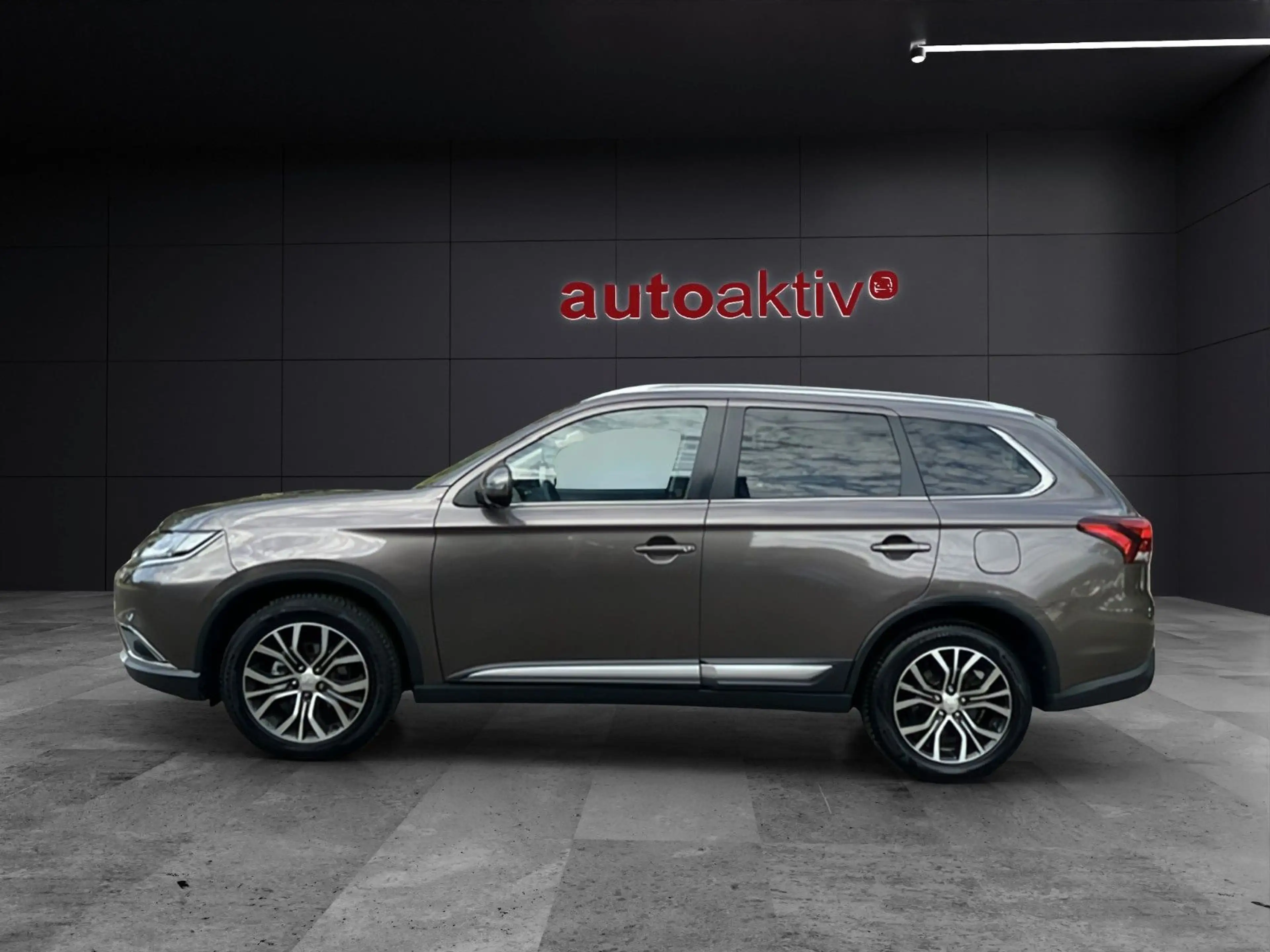 Mitsubishi Outlander Plus 4WD/AHK/Bi-LED/Kamera/Keyless GO — photo 8