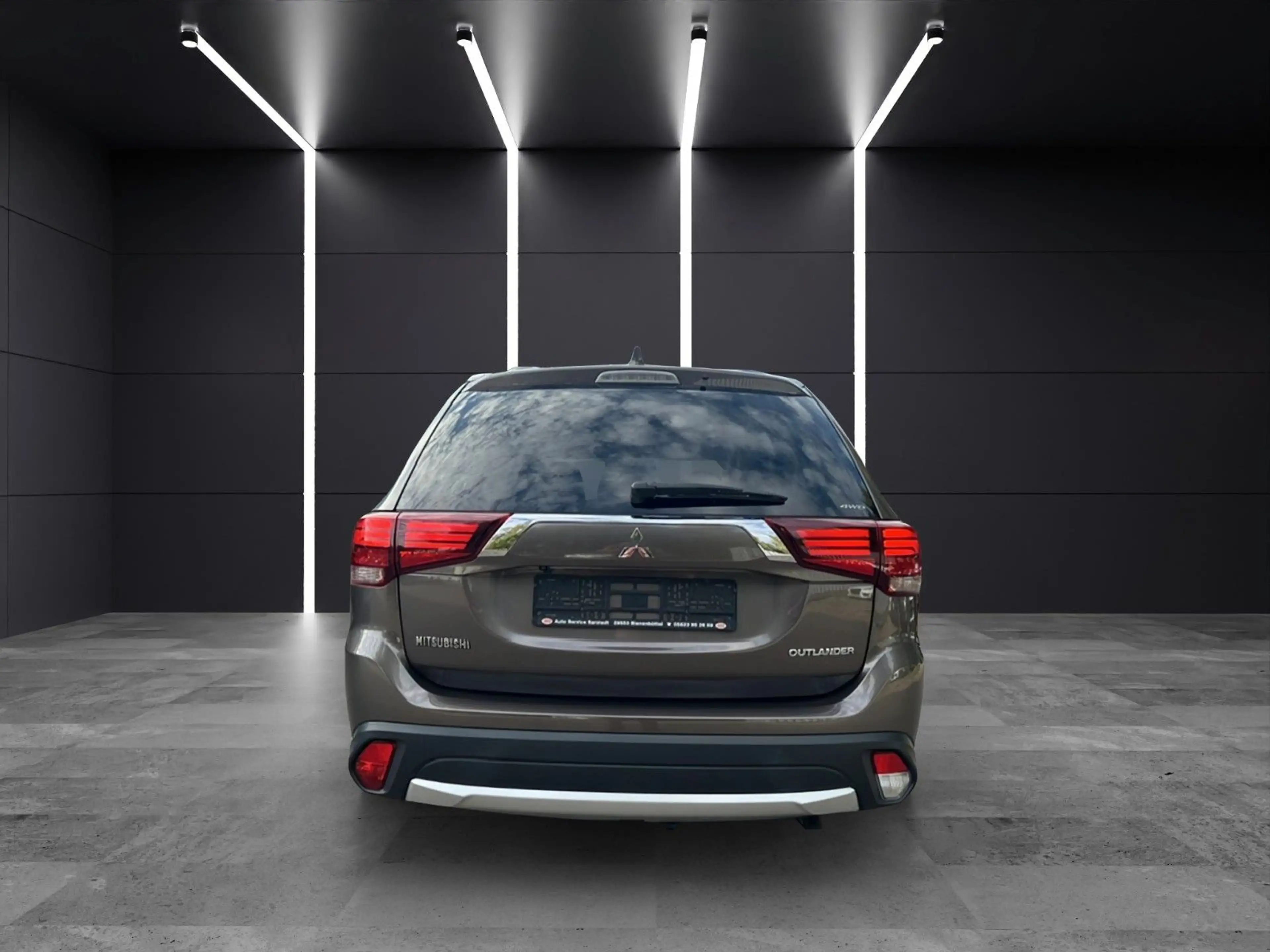 Mitsubishi Outlander Plus 4WD/AHK/Bi-LED/Kamera/Keyless GO — photo 10