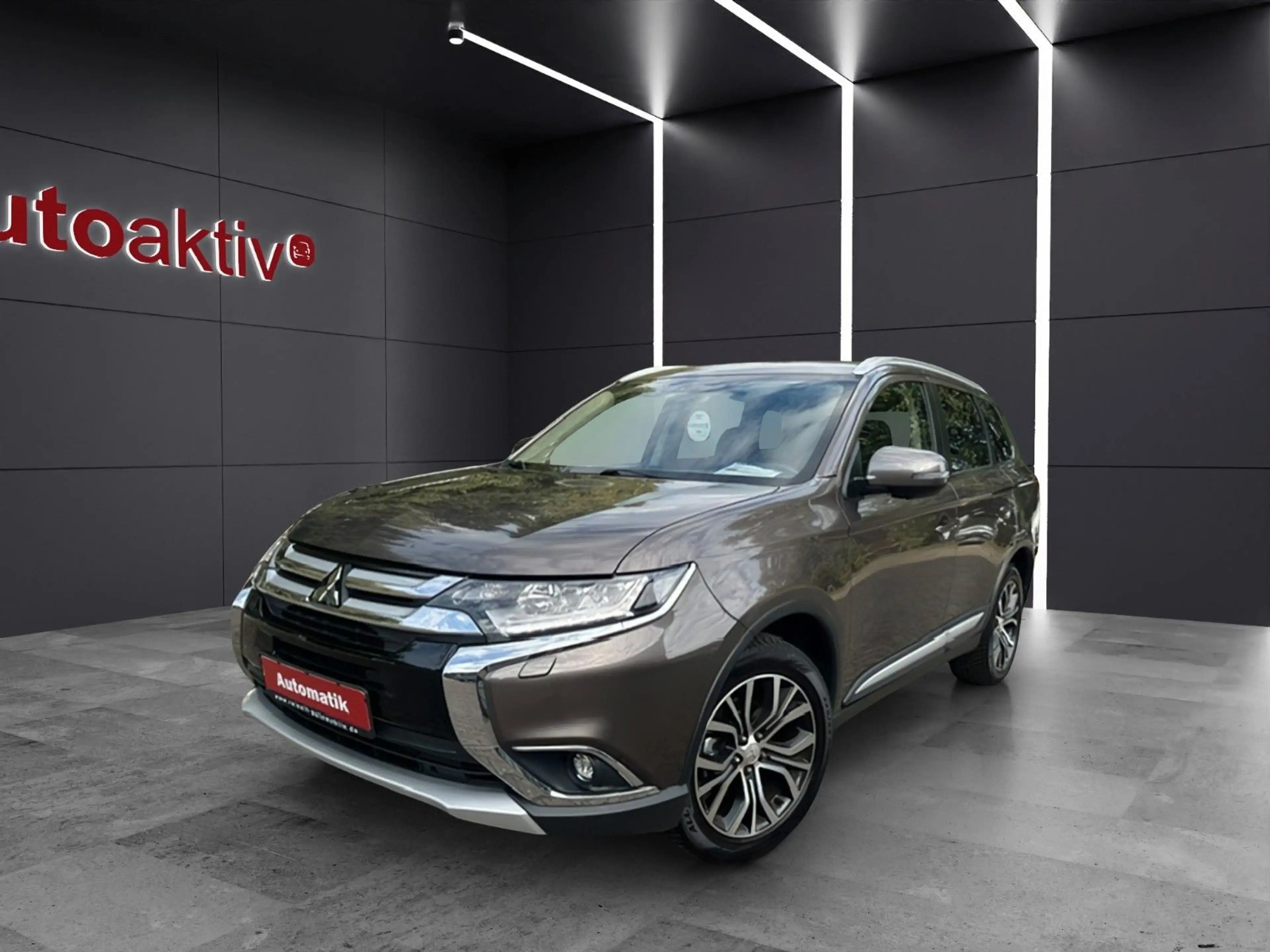 Mitsubishi Outlander Plus 4WD/AHK/Bi-LED/Kamera/Keyless GO — photo 2