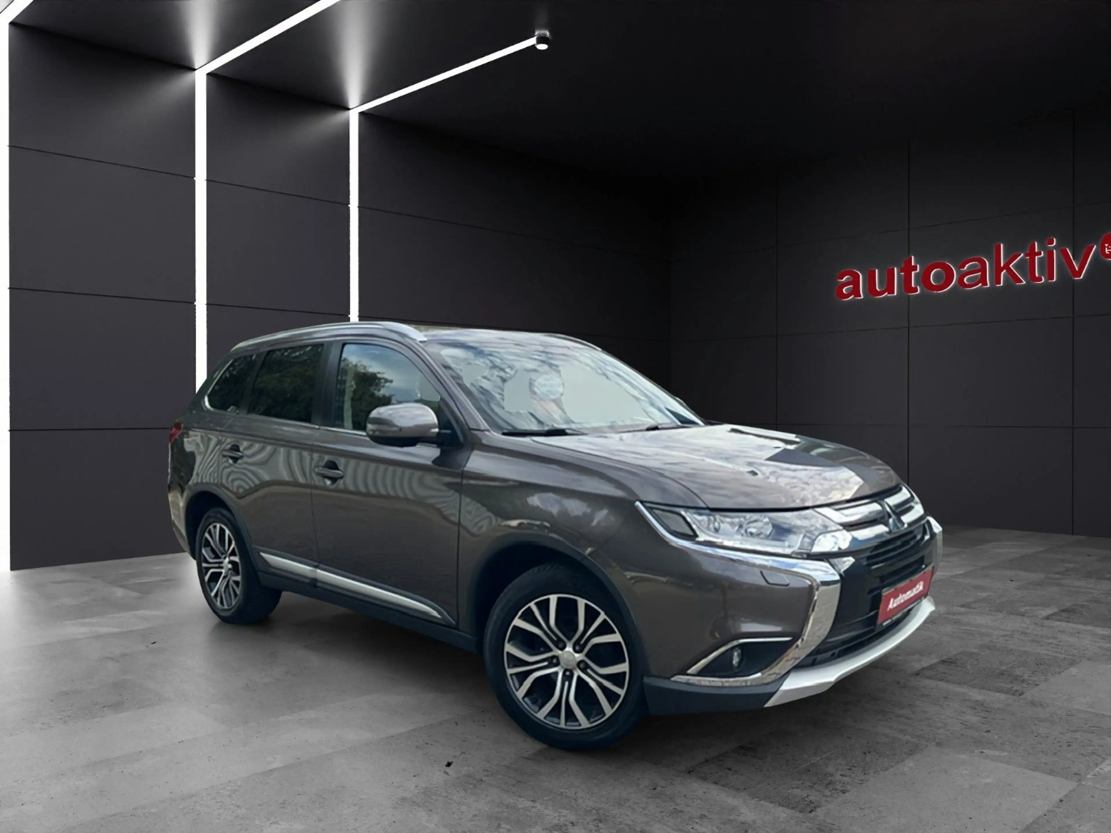 Mitsubishi Outlander Plus 4WD/AHK/Bi-LED/Kamera/Keyless GO — photo 3