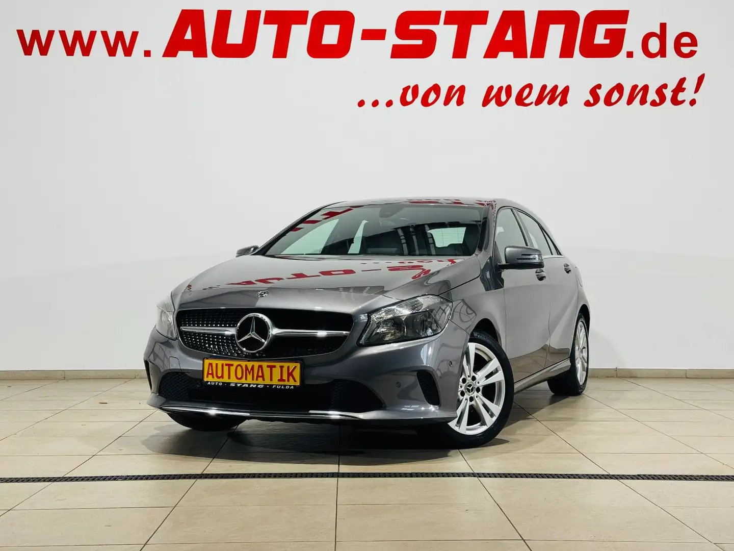 Mercedes-Benz A 200 BlueEfficiency*SCHECKHEFT+TEILLEDER+NAVI* Grau - 1