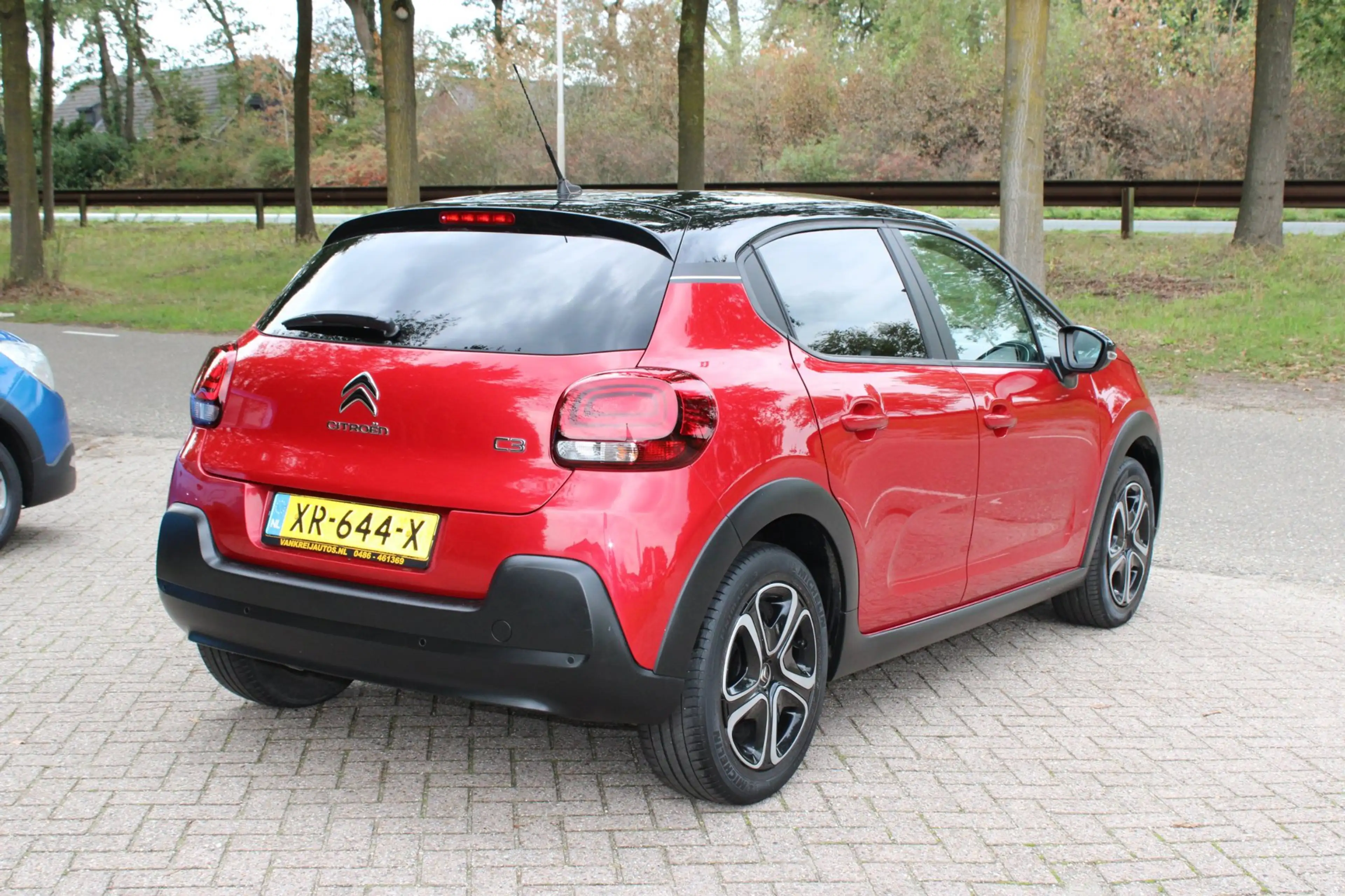 Citroen C3 1.2 PureTech Shine, Navi, Cruise, Clima. — photo 3