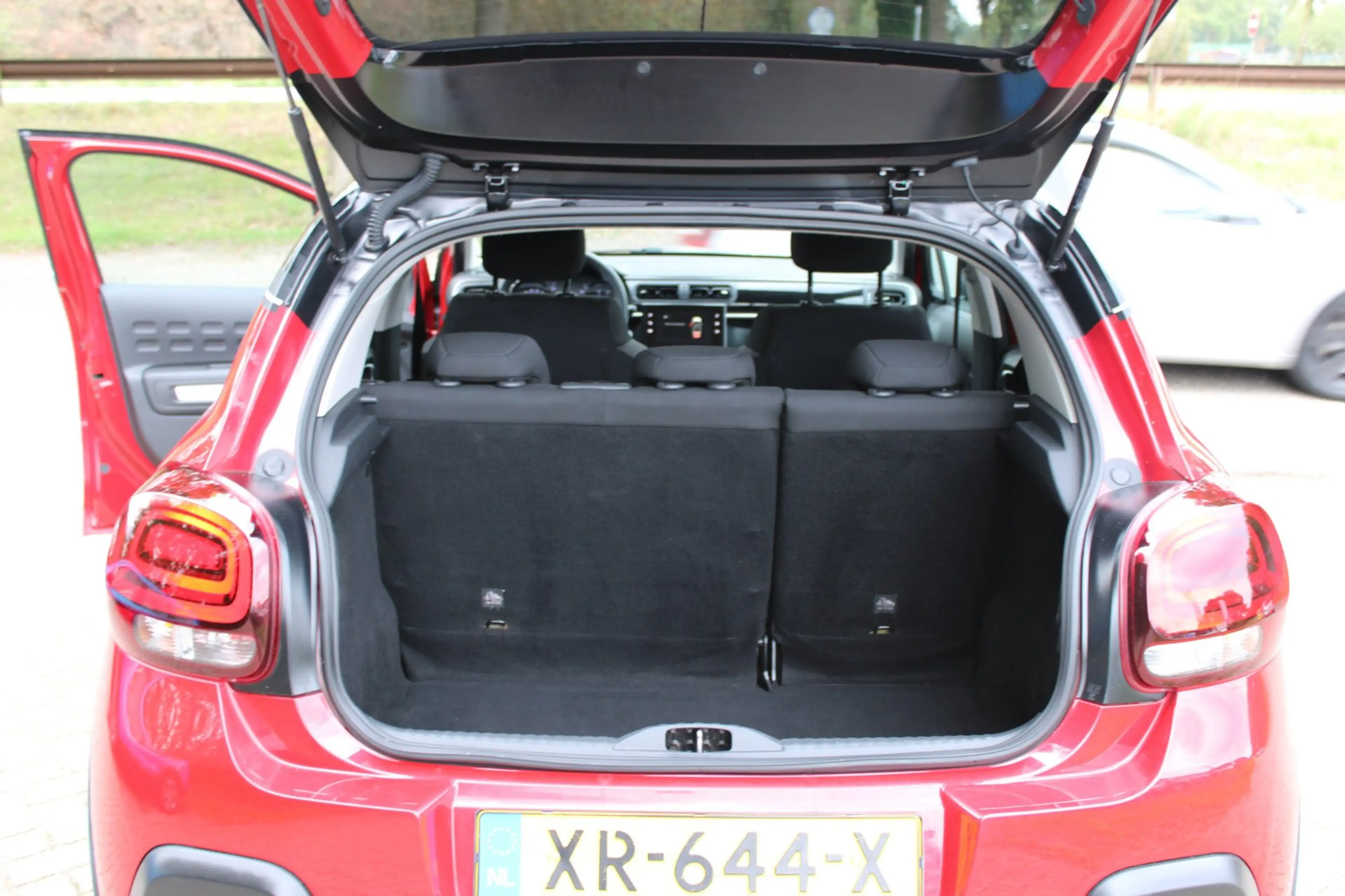 Citroen C3 1.2 PureTech Shine, Navi, Cruise, Clima. — photo 17