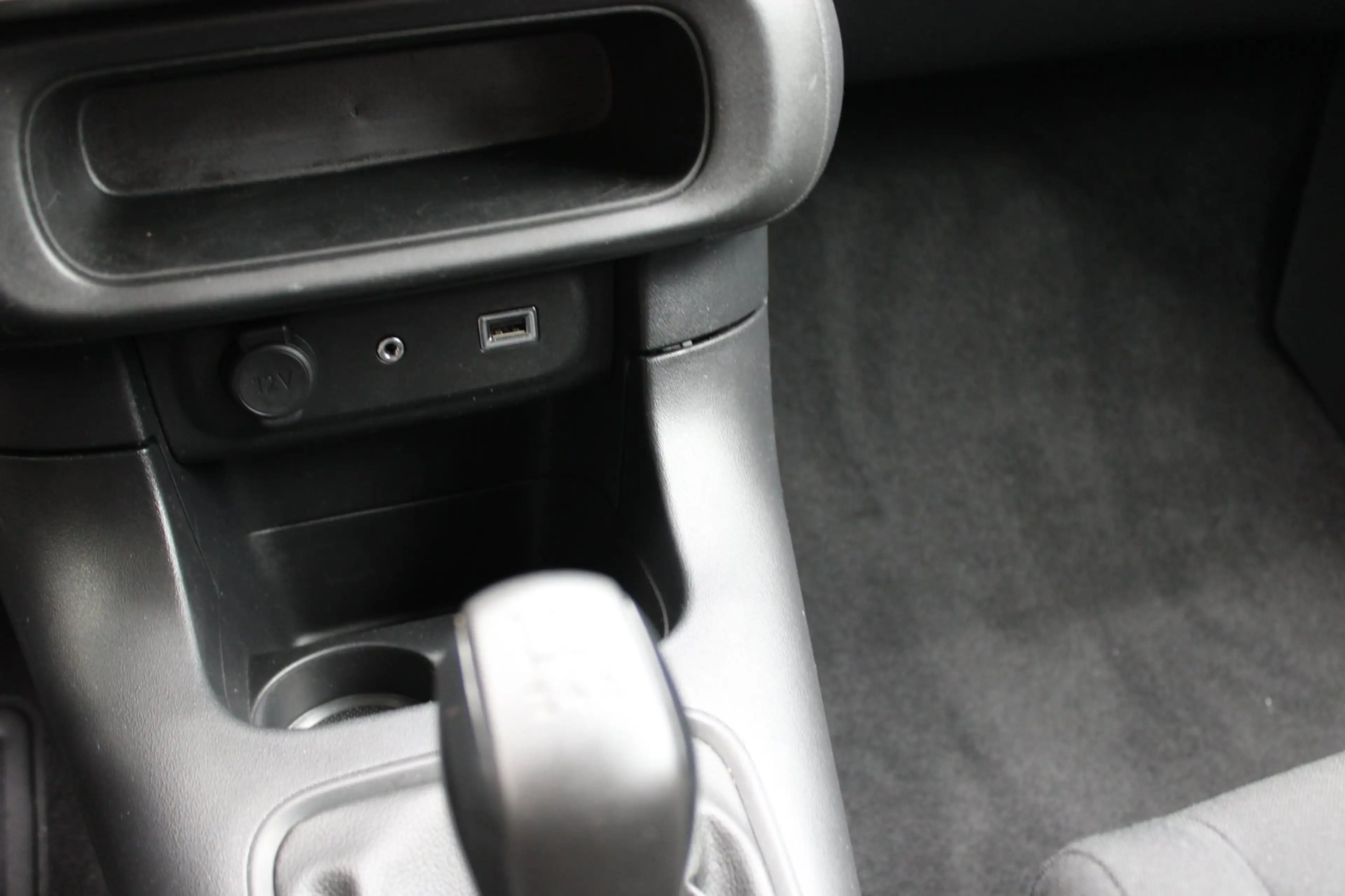 Citroen C3 1.2 PureTech Shine, Navi, Cruise, Clima. — photo 27