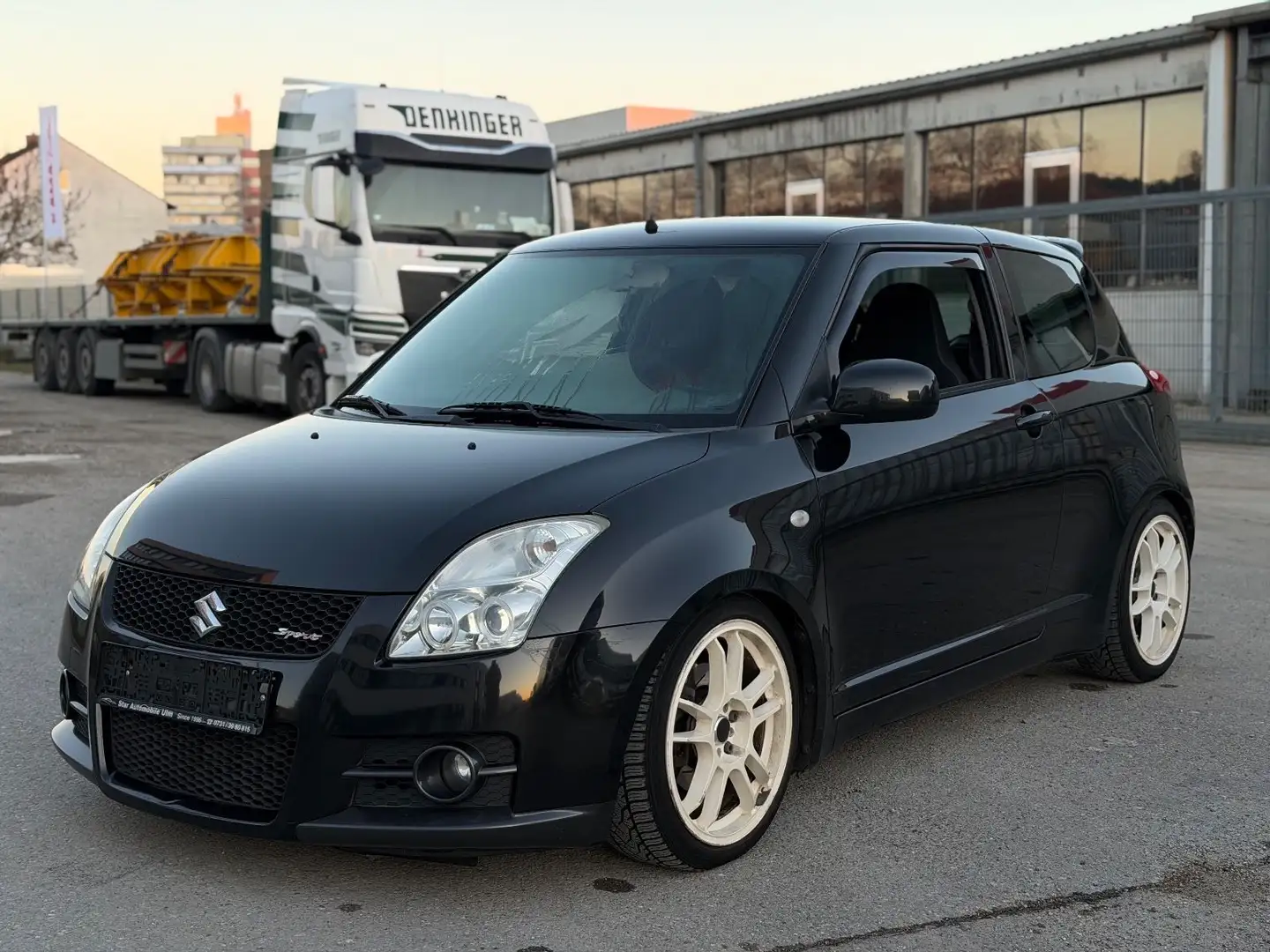 Suzuki Swift Lim. Sport KeylessGo Klimaautomatik Schwarz - 1