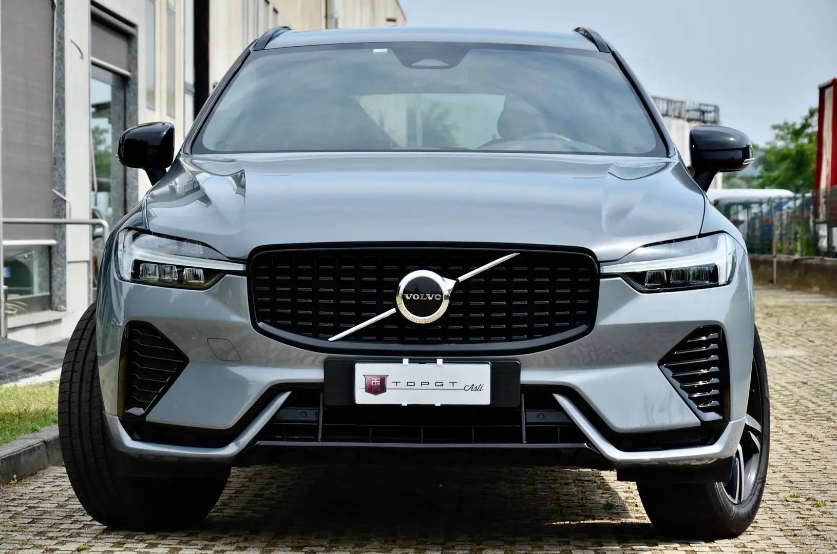 Volvo XC60 2.0 b4 R-design 197cv auto UNICOPROP, PERMUTE Gris - 2
