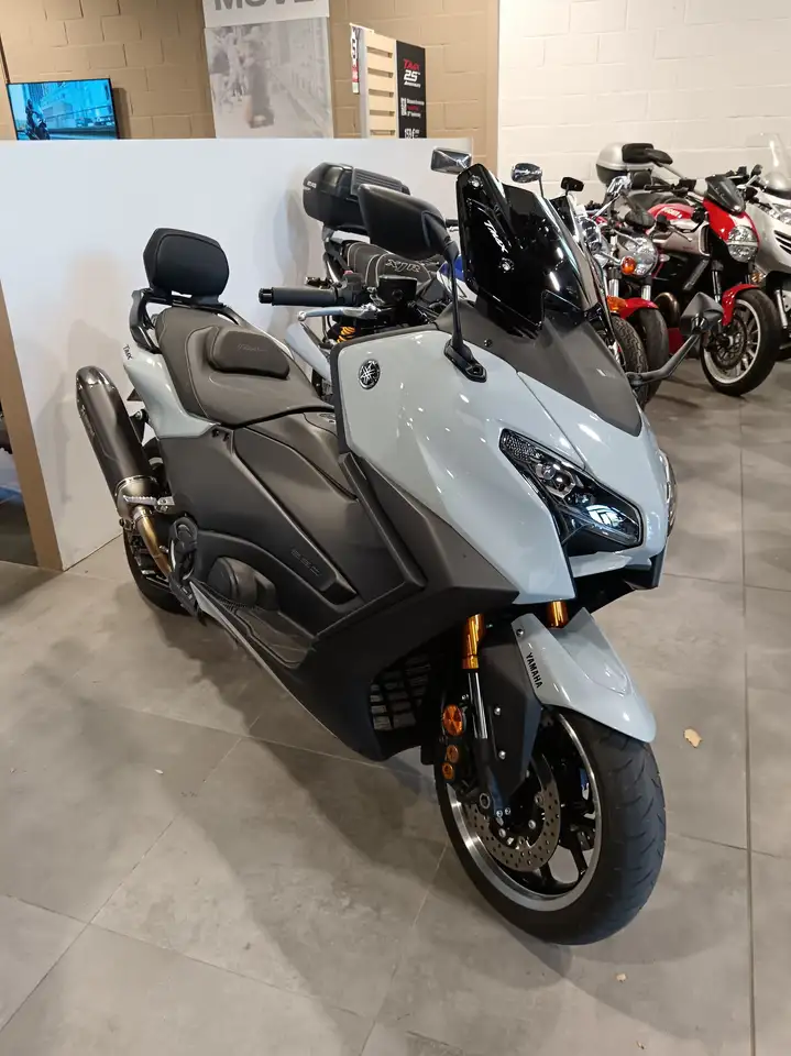 Yamaha Tmax 560