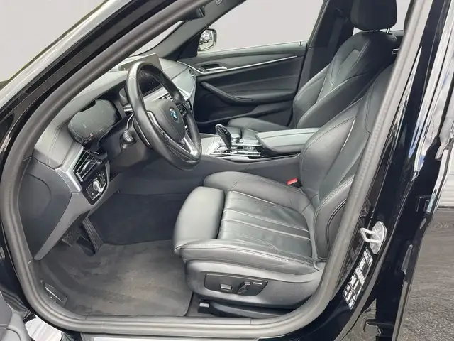 BMW 5 Series view 9
