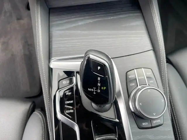 BMW 5 Series view 11