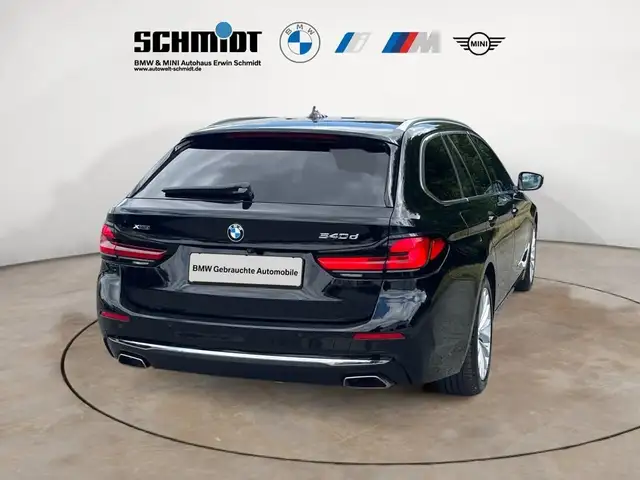 BMW 5 Series view 4