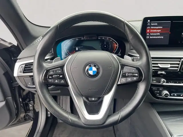 BMW 5 Series view 13