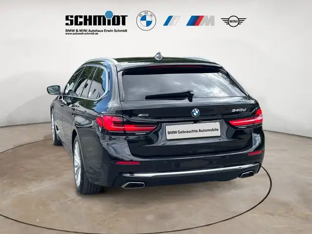 BMW 5 Series view 3
