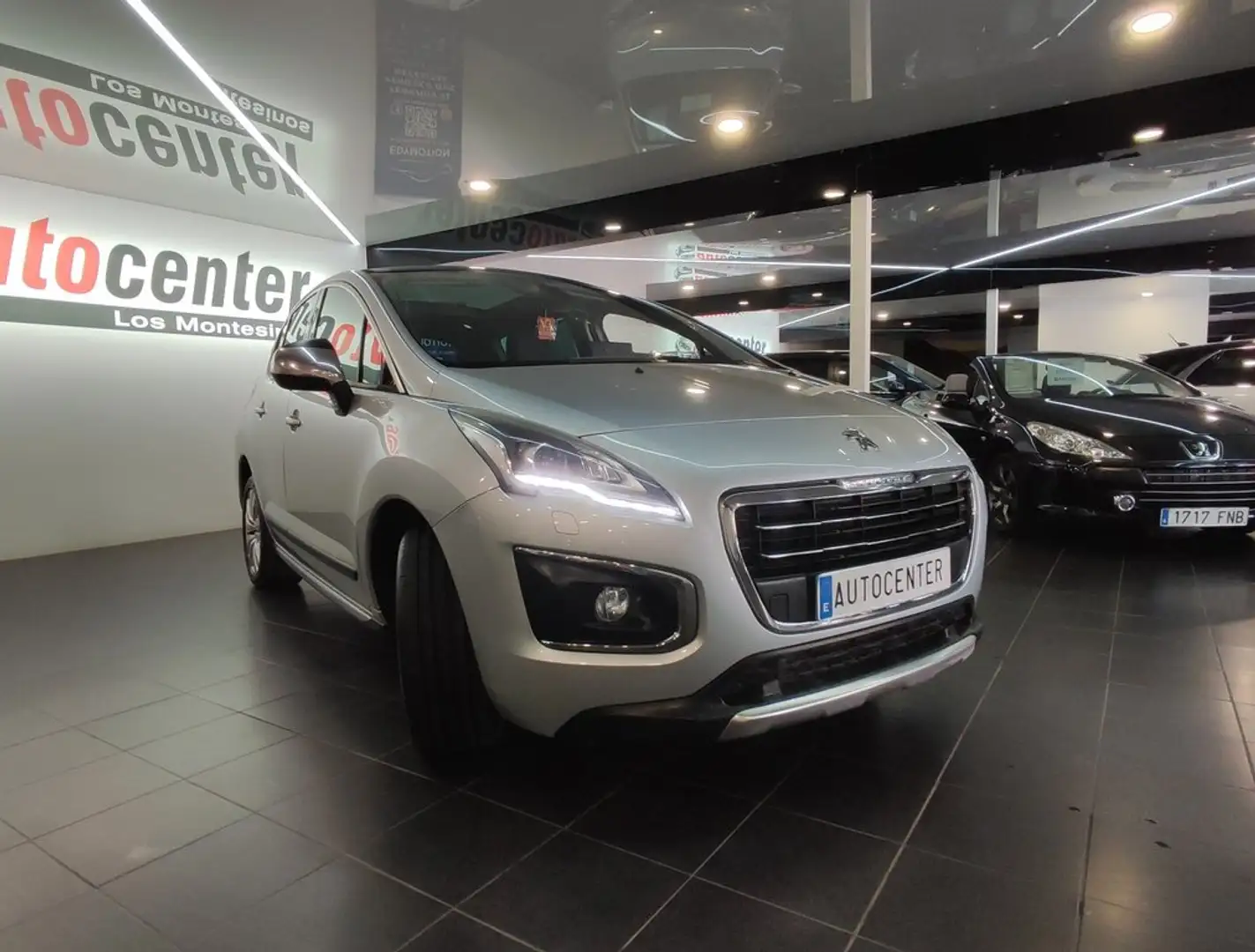 Peugeot 3008 Allure 1.6 e-HDI 115 FAP ETG6 B.Lion Grau - 2