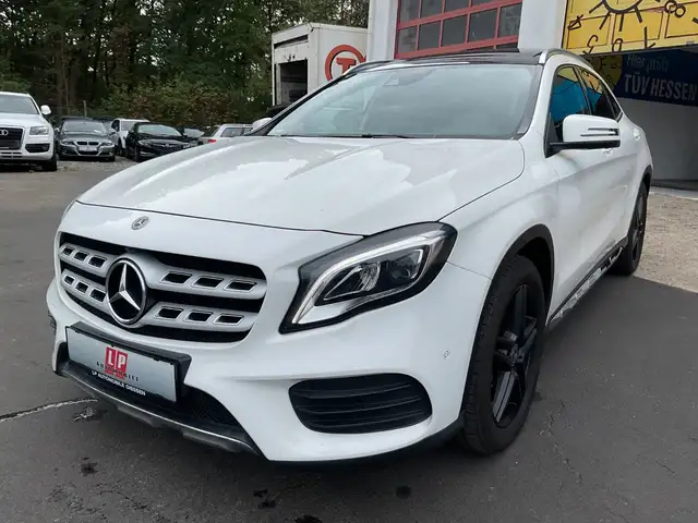 Mercedes-Benz GLA 220 4Matic AMG PANO LED AHK Kamera SHZ