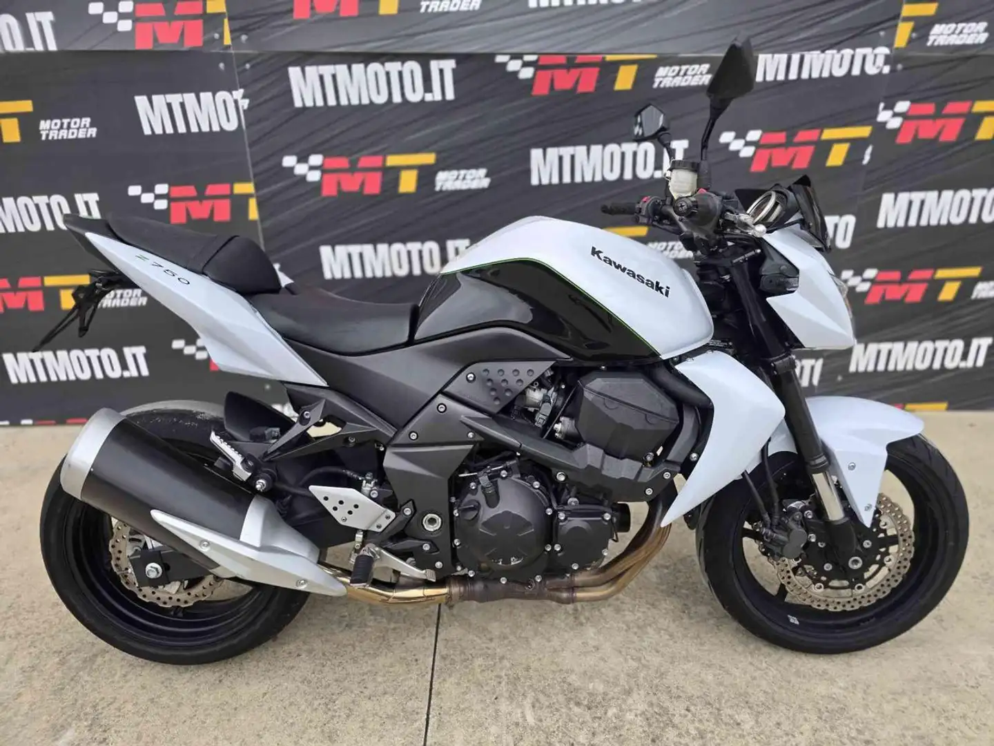 Kawasaki Z 750 / Export Video 360 Blanc - 1