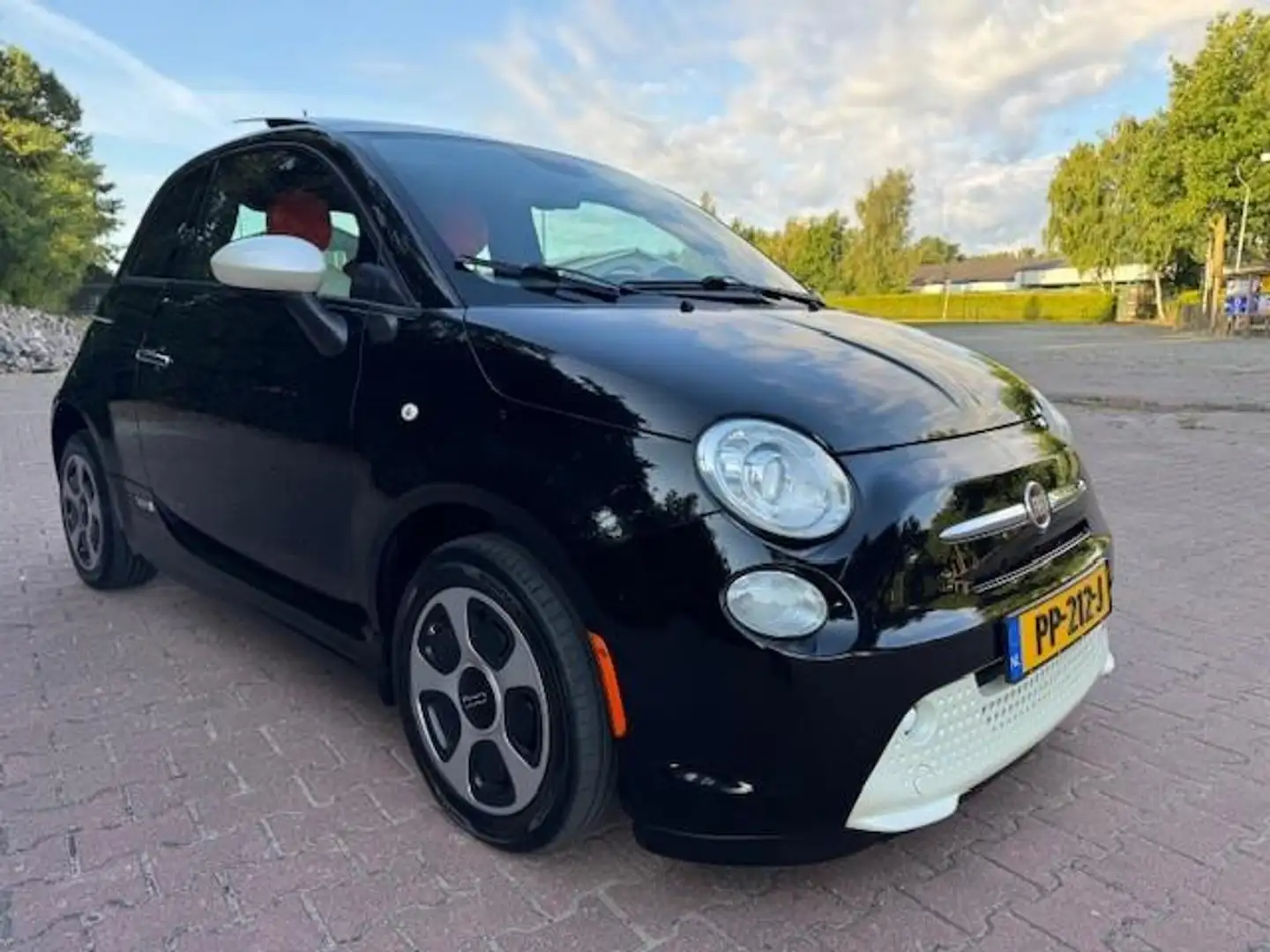 Fiat 500e 24KWH/PANO/LEER/NAVI/CLIMA/VOL/VIRTDASH Zwart - 1