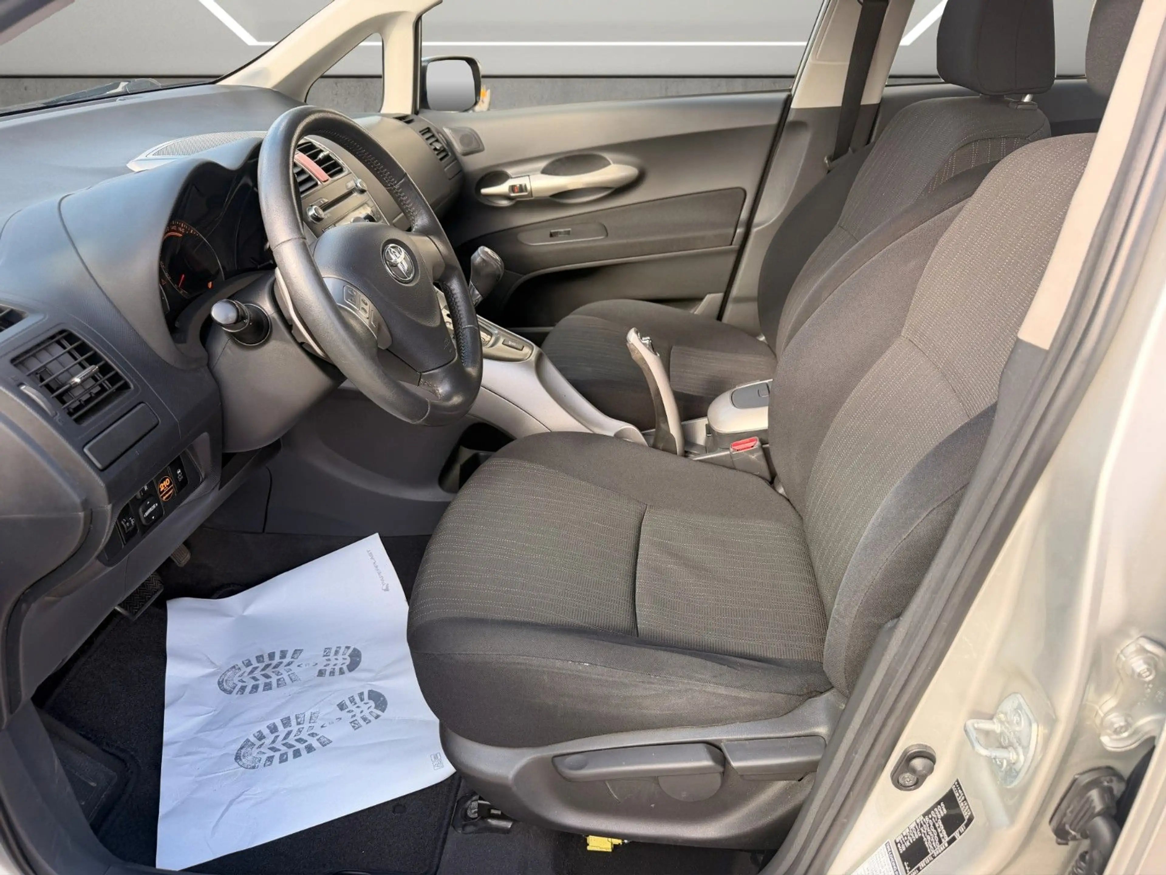 Toyota Auris 1,6 Automatik*Klimaautomatik*AHK — photo 5