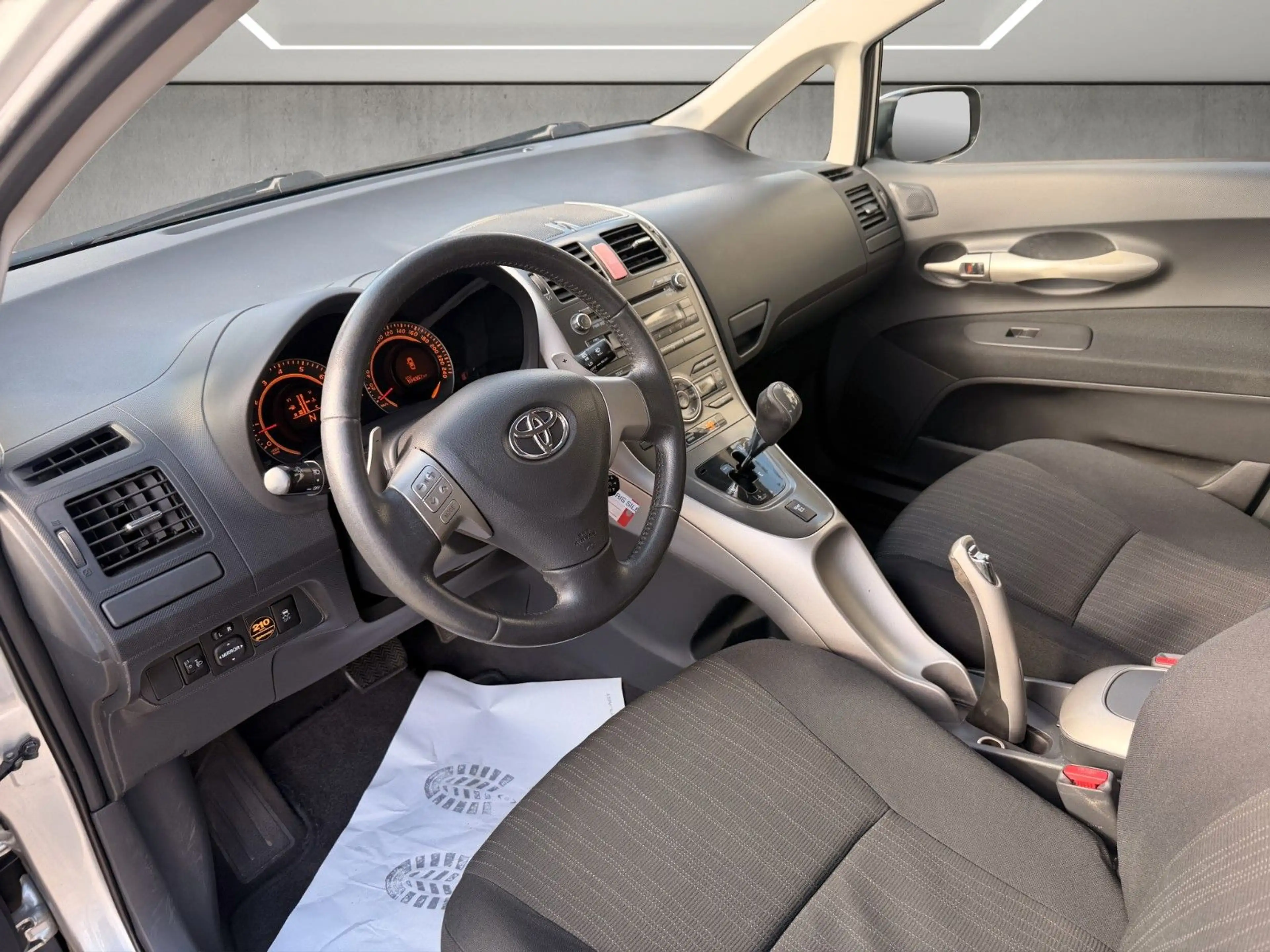 Toyota Auris 1,6 Automatik*Klimaautomatik*AHK — photo 6