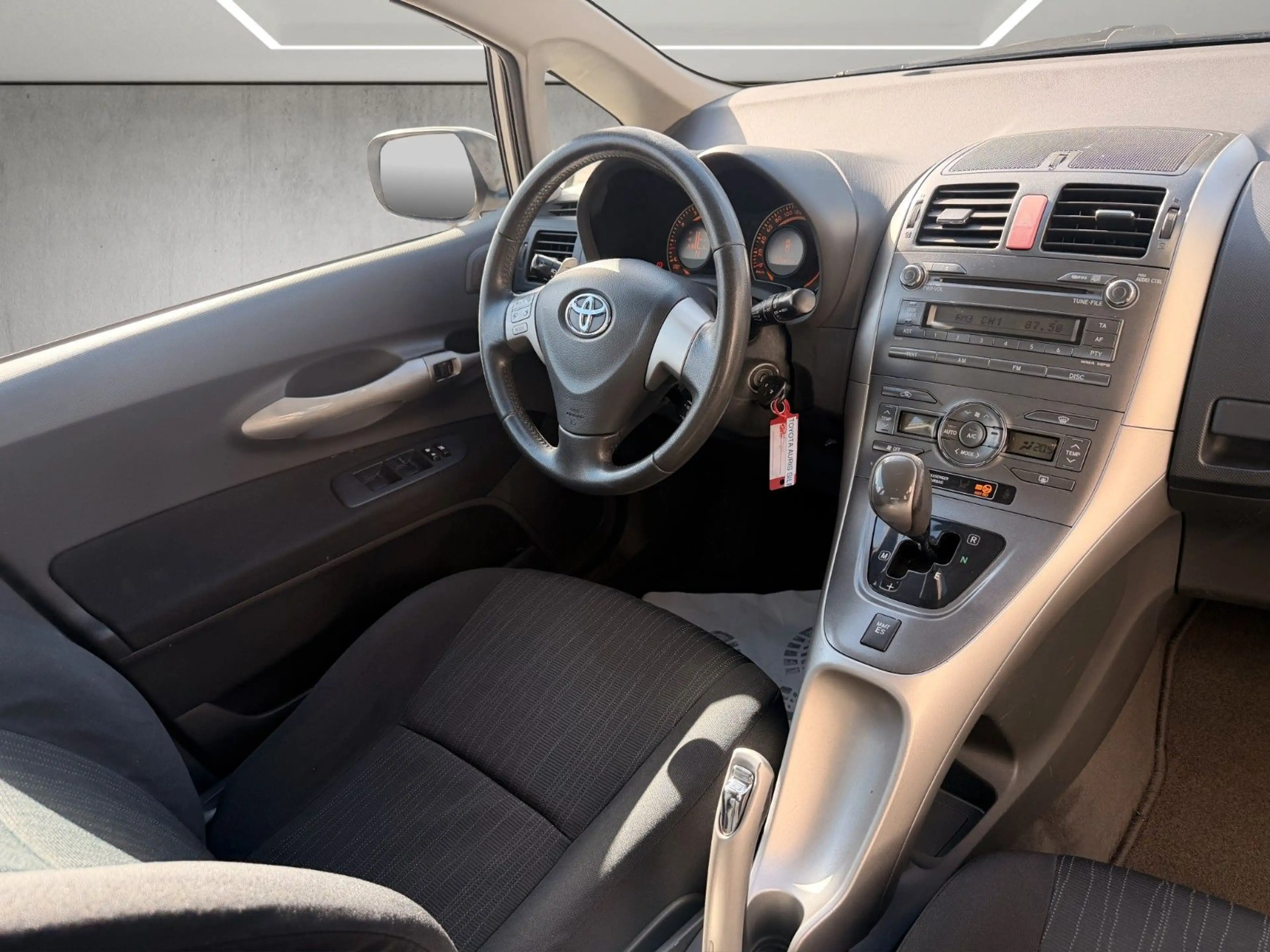 Toyota Auris 1,6 Automatik*Klimaautomatik*AHK — photo 8