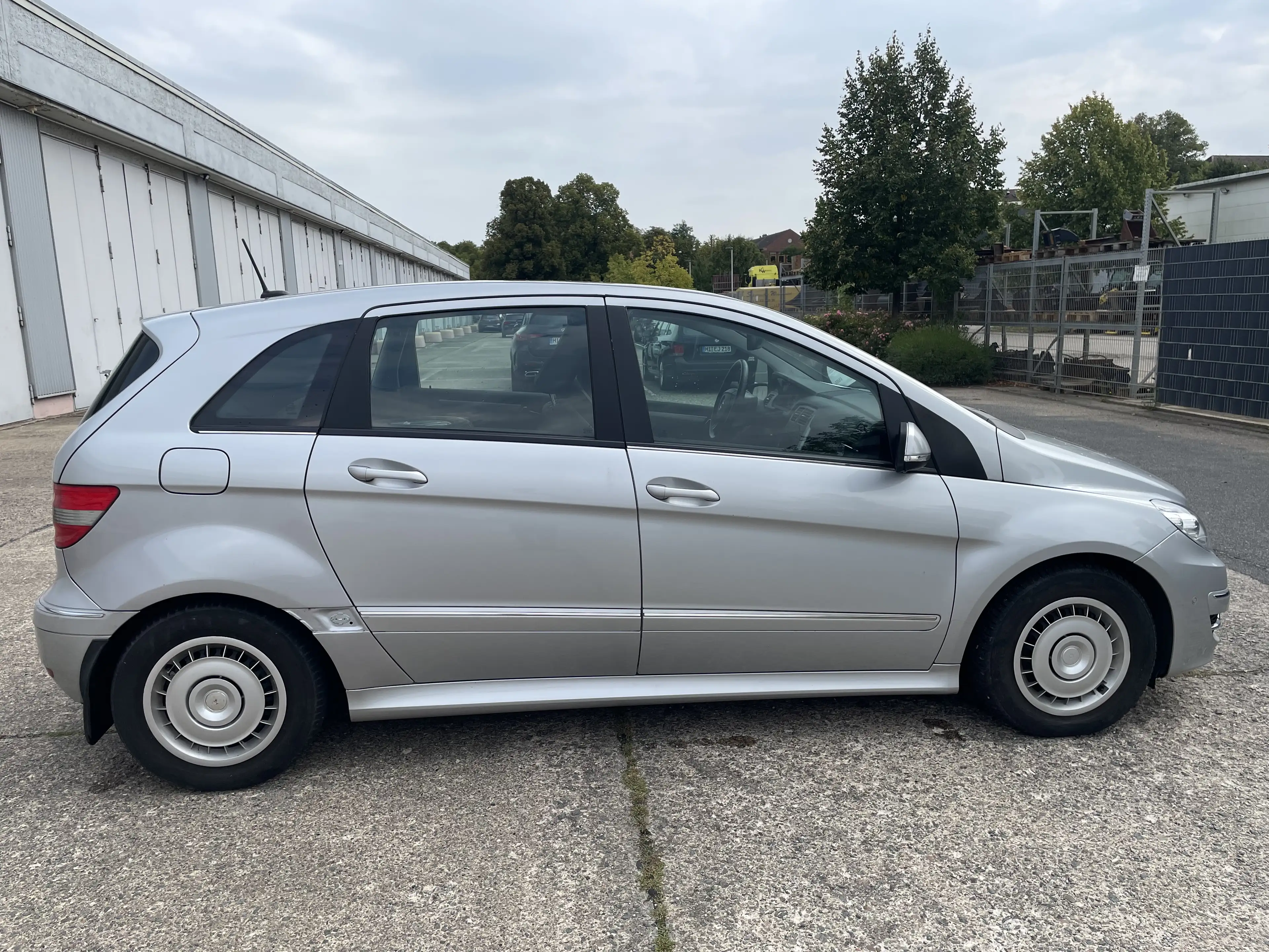 Mercedes-Benz B 180 B 180 NGT BlueEFFICIENCY Autotronic — photo 2