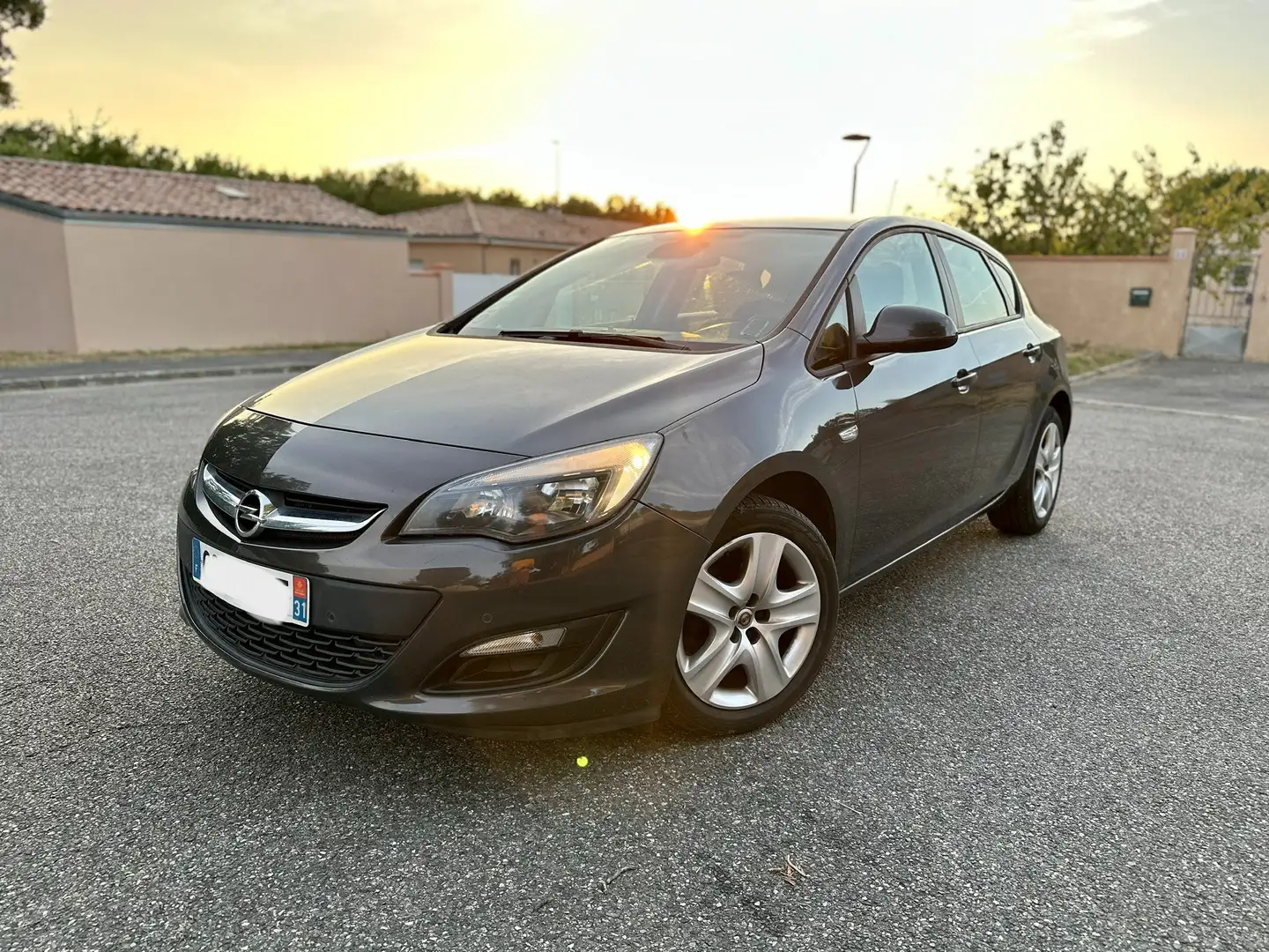Opel Astra 1.4 Twinport 100 ch Essentia Gris - 1