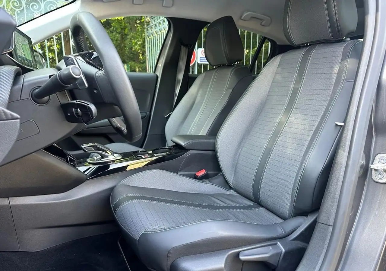 Peugeot 208 208 — photo 8