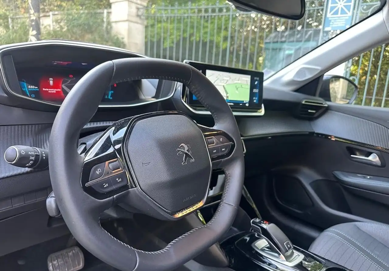 Peugeot 208 208 — photo 7