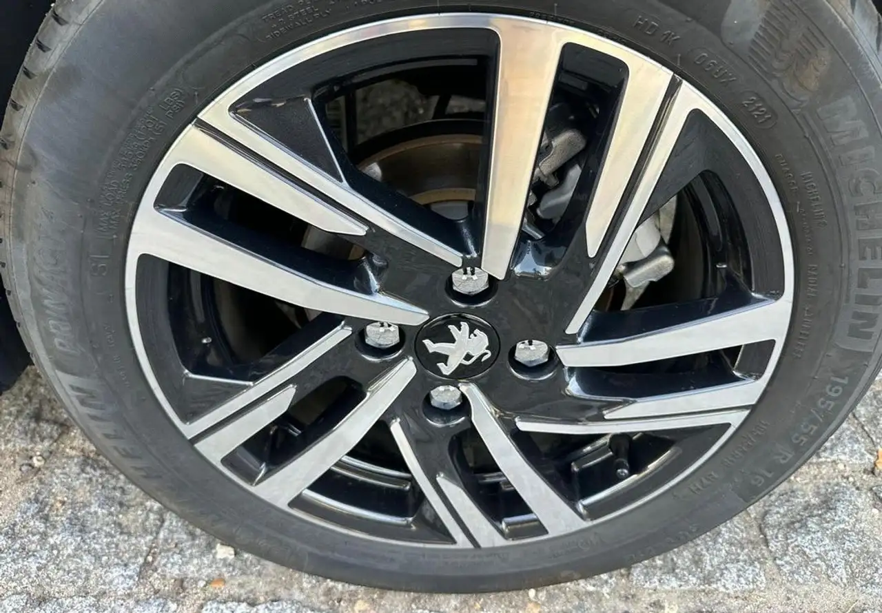 Peugeot 208 208 — photo 6