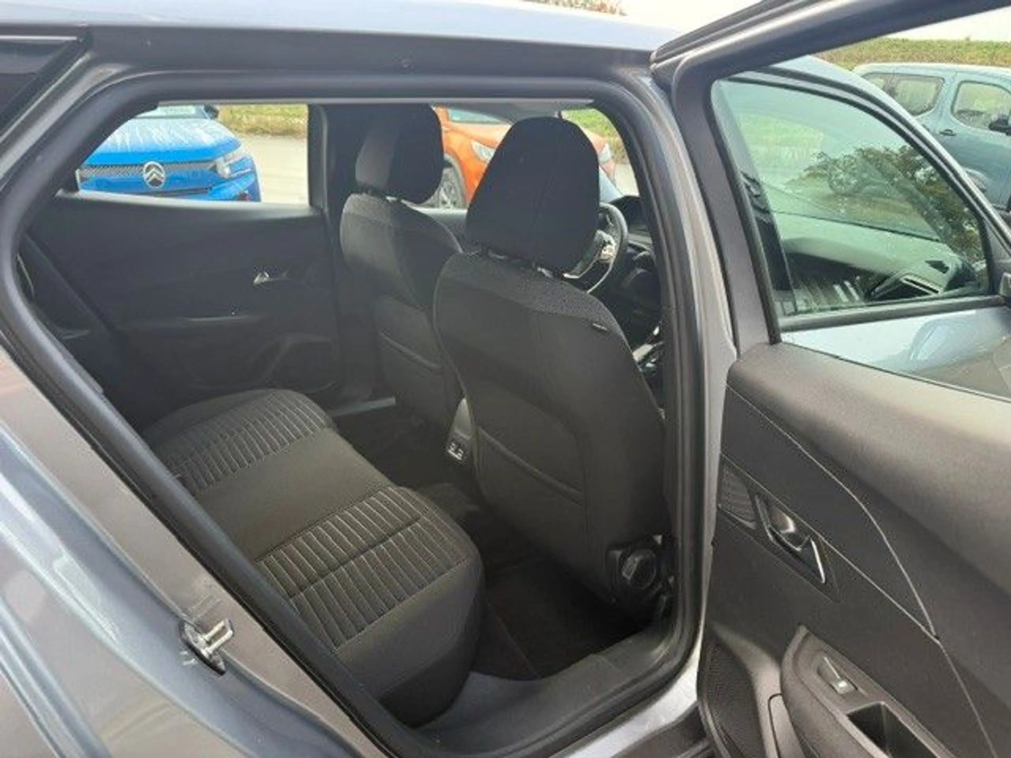 Peugeot 2008 e- Active Pack — photo 12