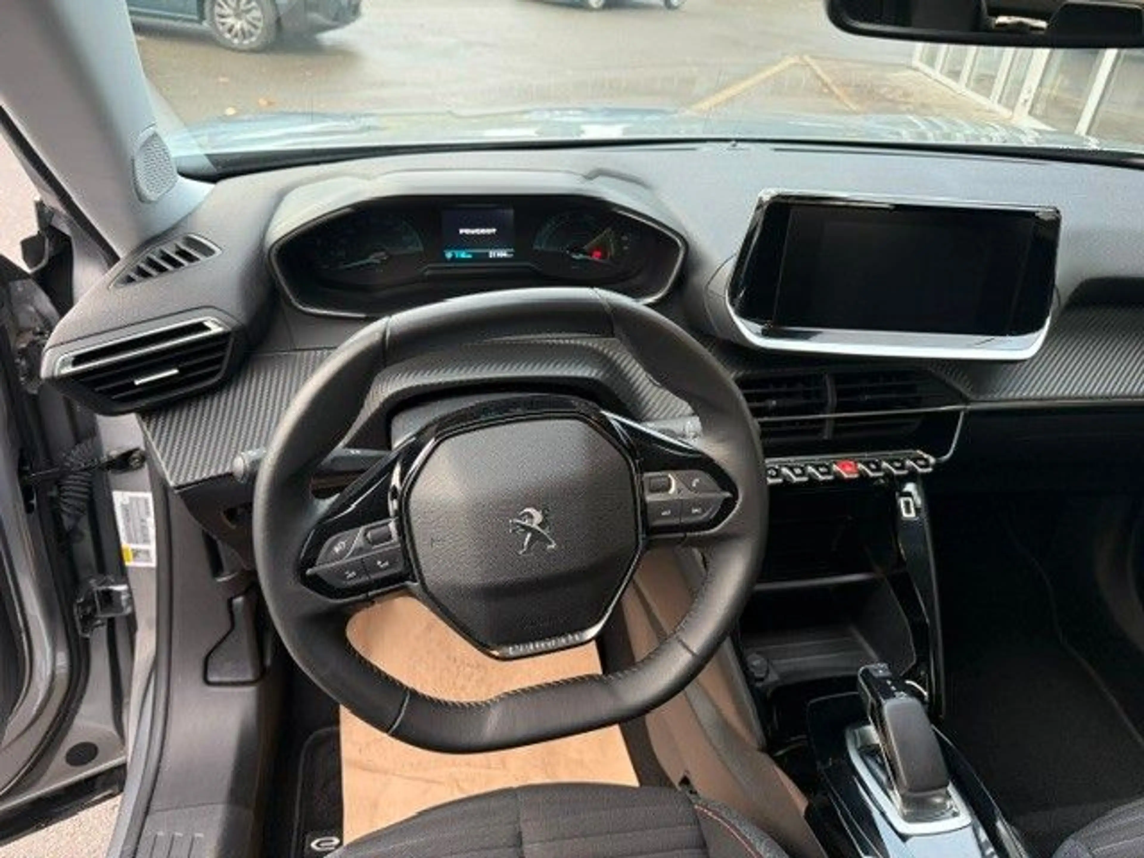 Peugeot 2008 e- Active Pack — photo 8