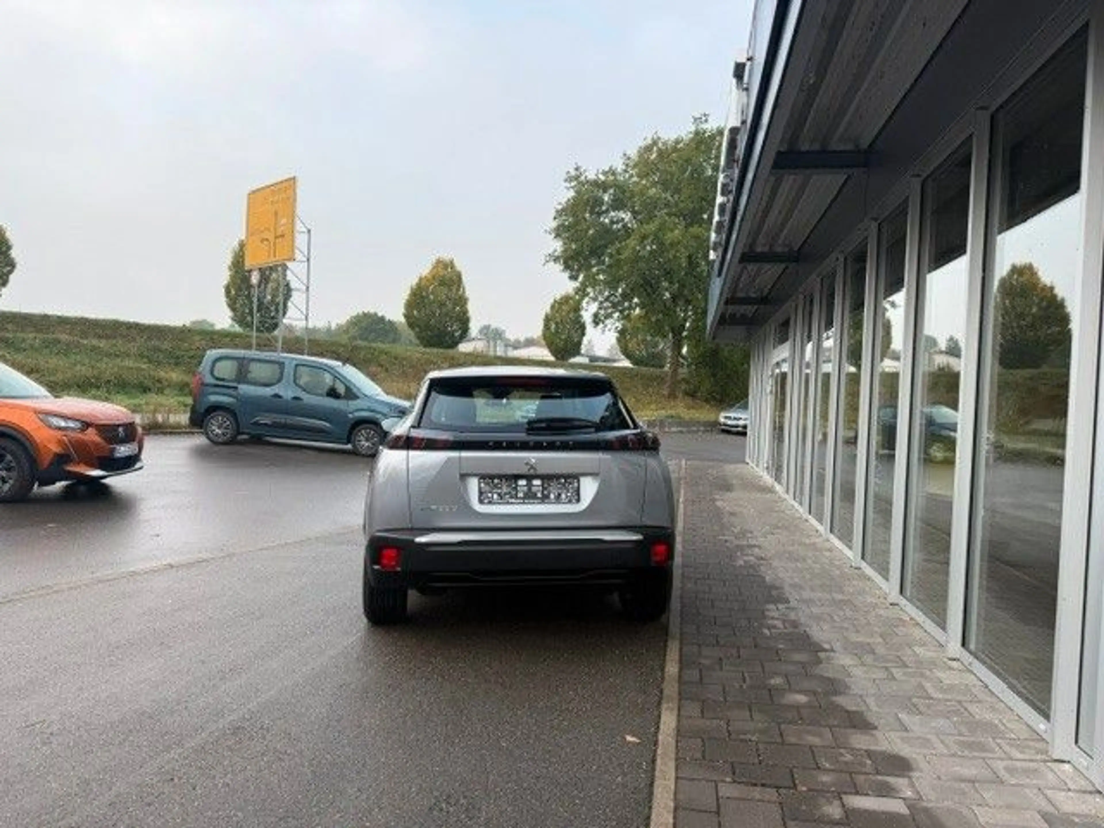 Peugeot 2008 e- Active Pack — photo 4