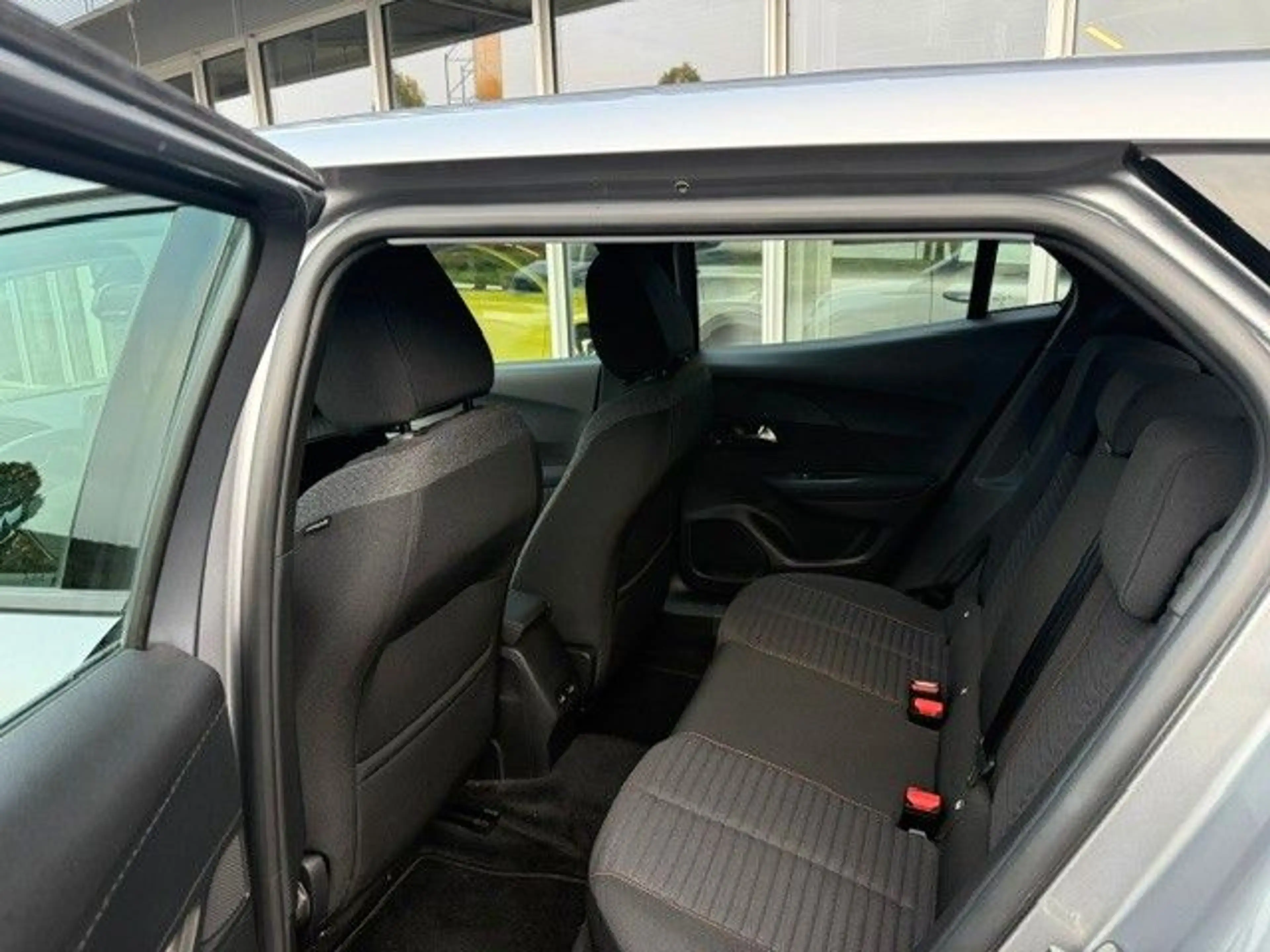 Peugeot 2008 e- Active Pack — photo 10