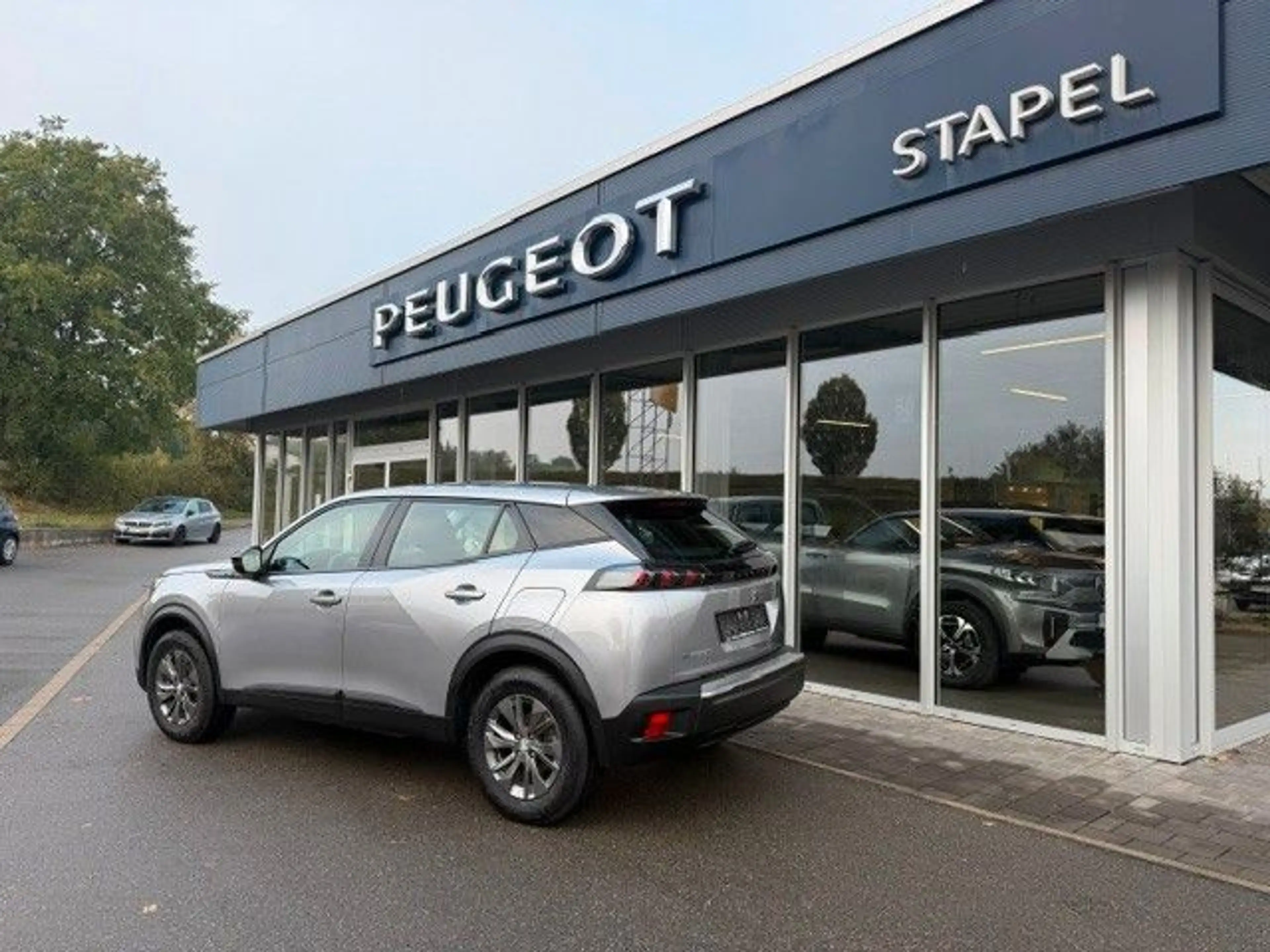 Peugeot 2008 e- Active Pack — photo 3
