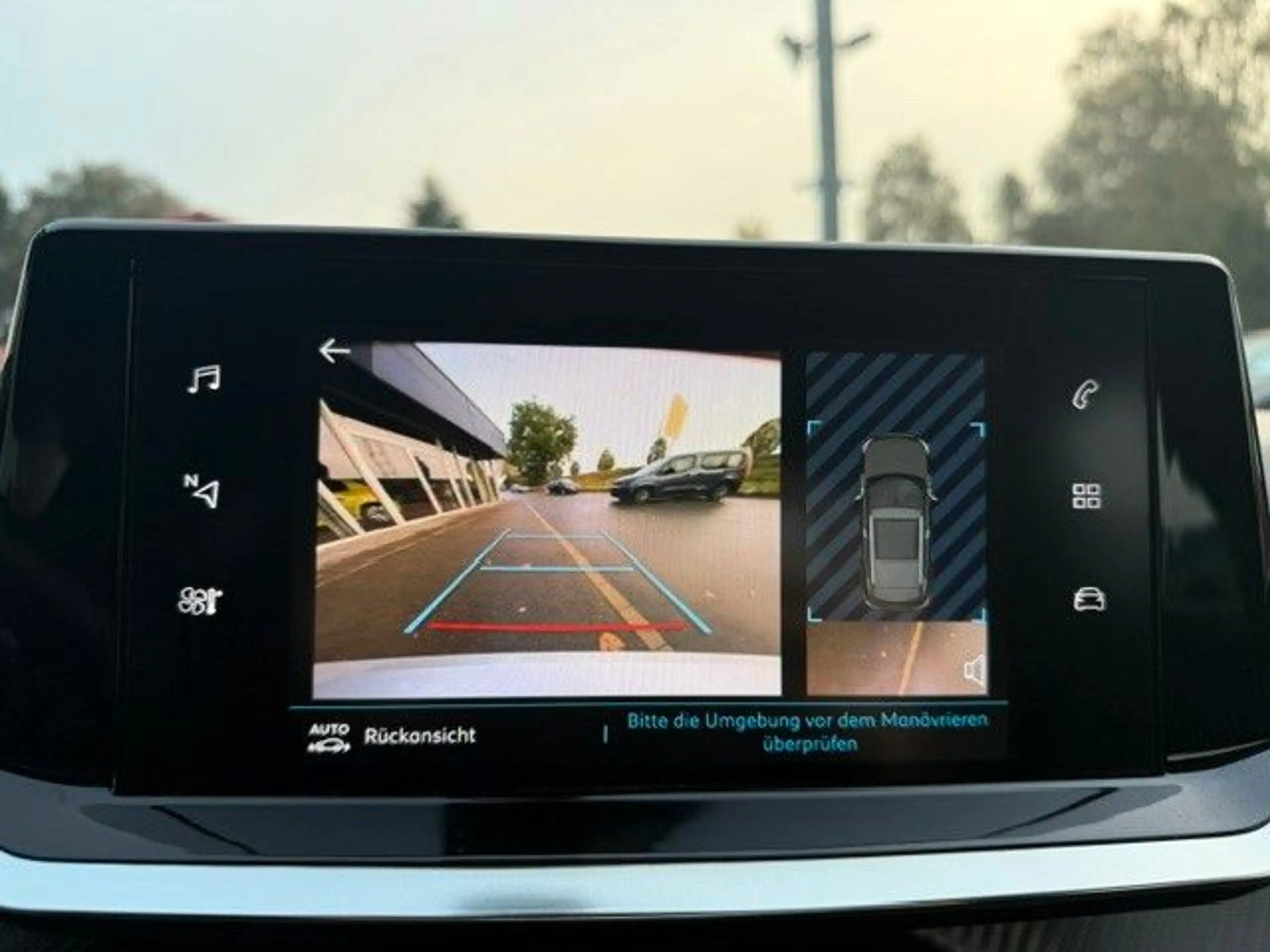 Peugeot 2008 e- Active Pack — photo 15
