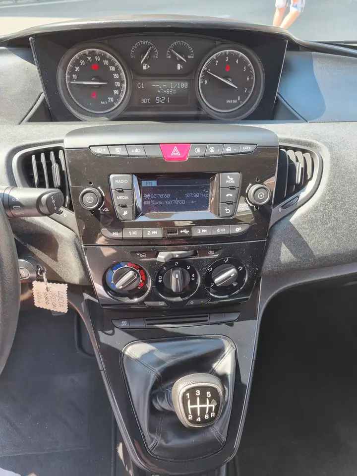 Lancia Ypsilon 2021 — фото 11
