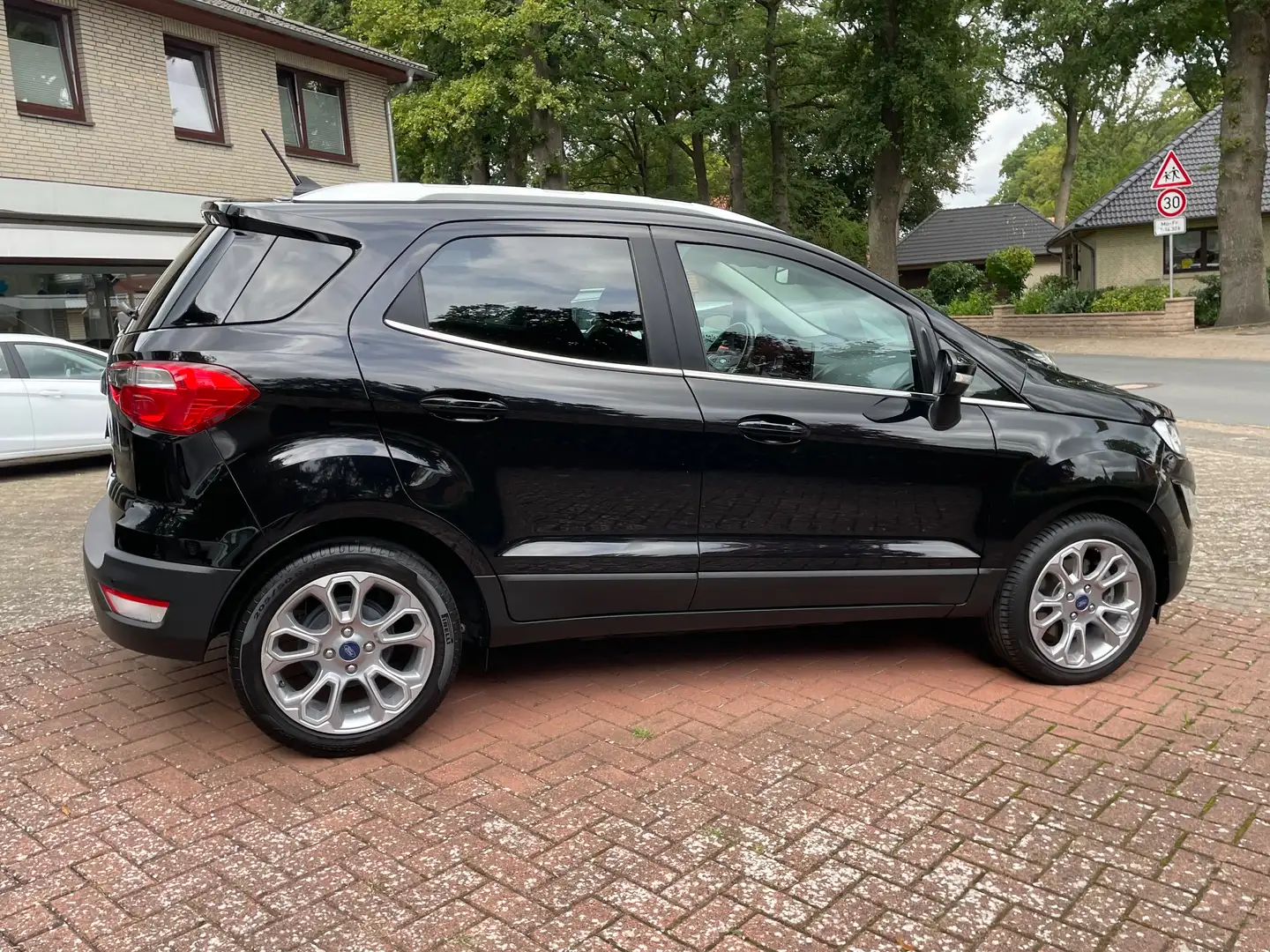 Ford EcoSport Titanium Winterpaket, Klimaautomatik Schwarz - 2