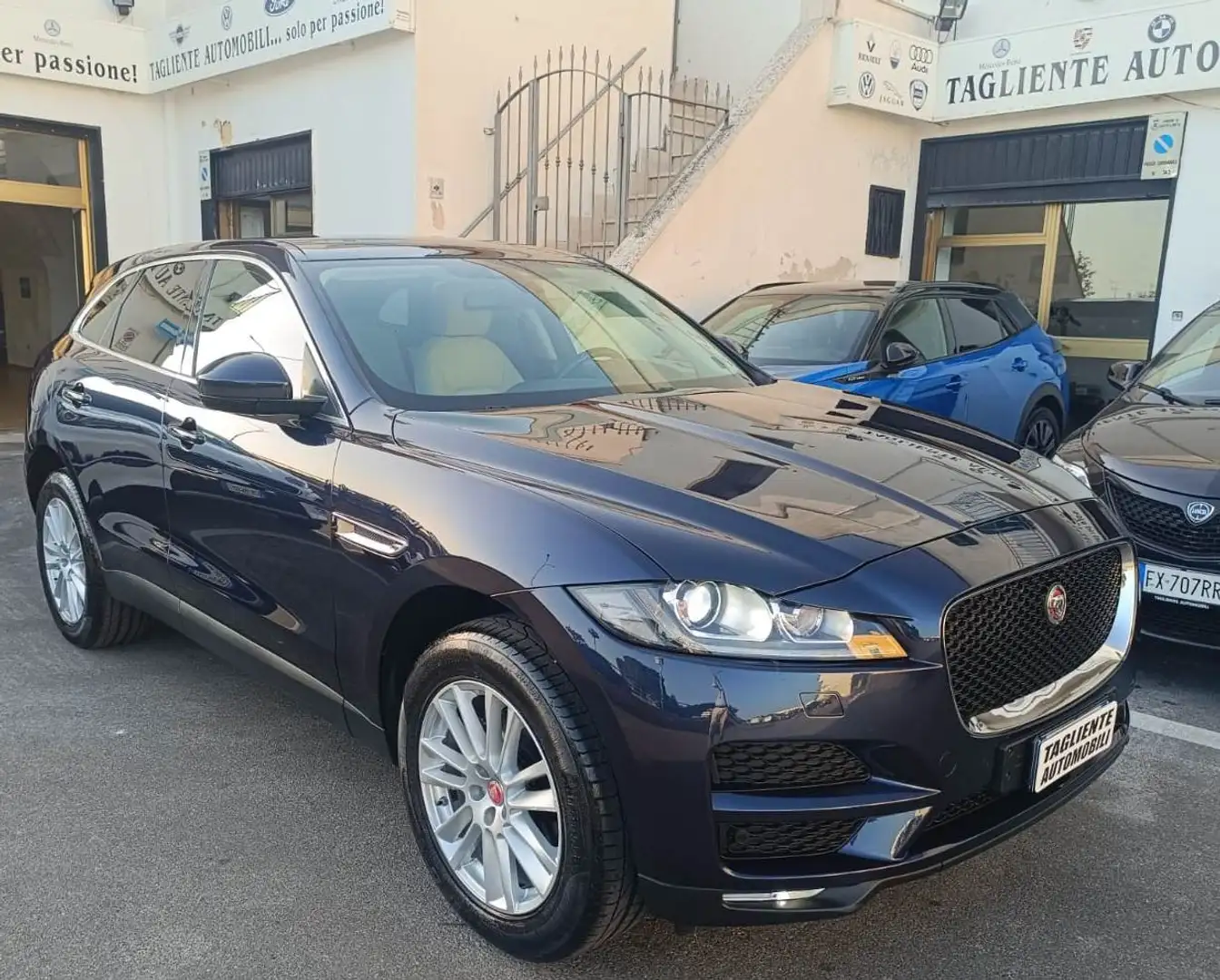 Jaguar F-Pace 2.0 D 180 CV MOTORE NUOVO Blu/Azzurro - 1