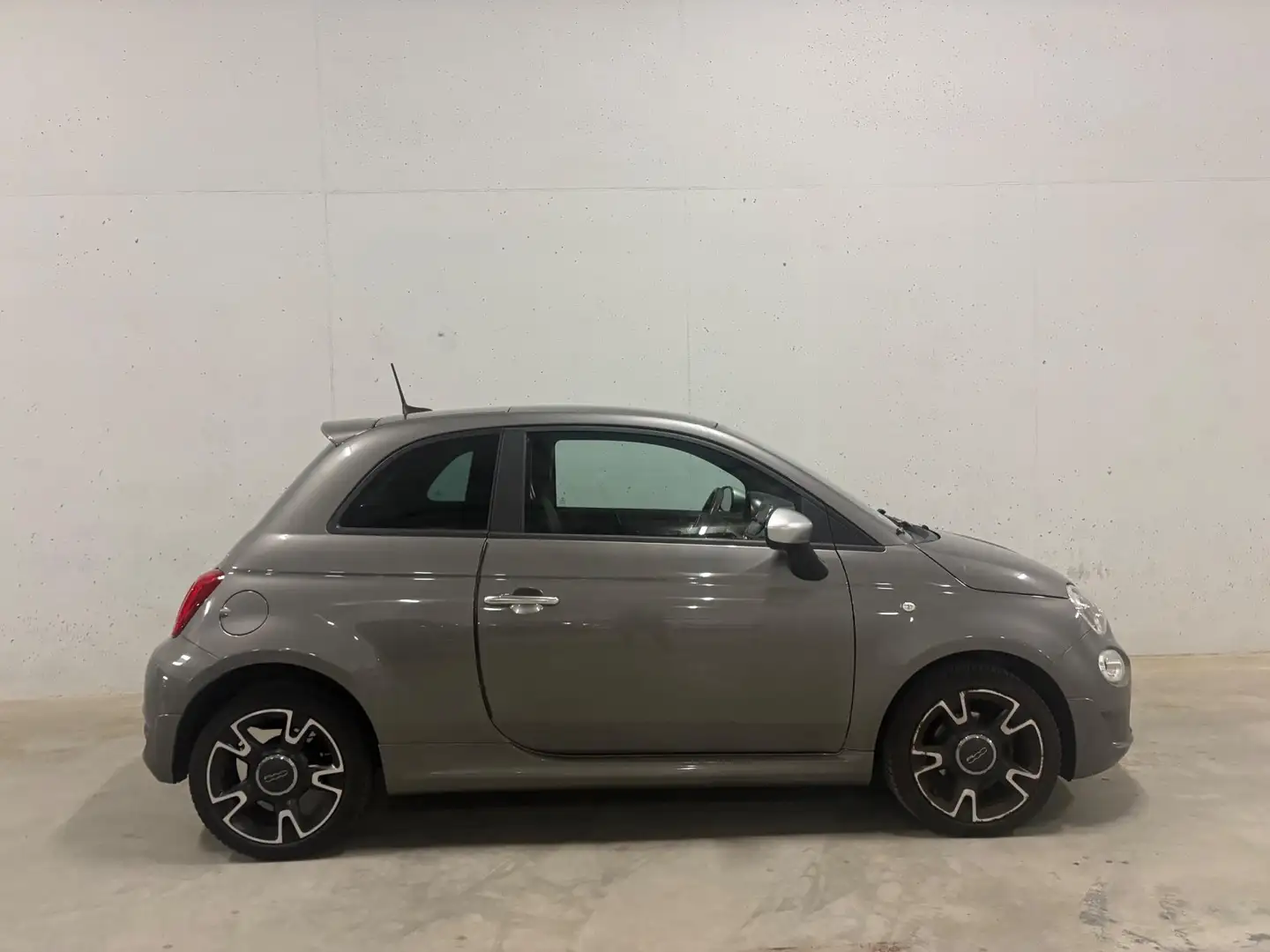 Fiat 500 1.0 Hybrid Rockstar Pano Navi Leer Clima Cruise C. Grijs - 2