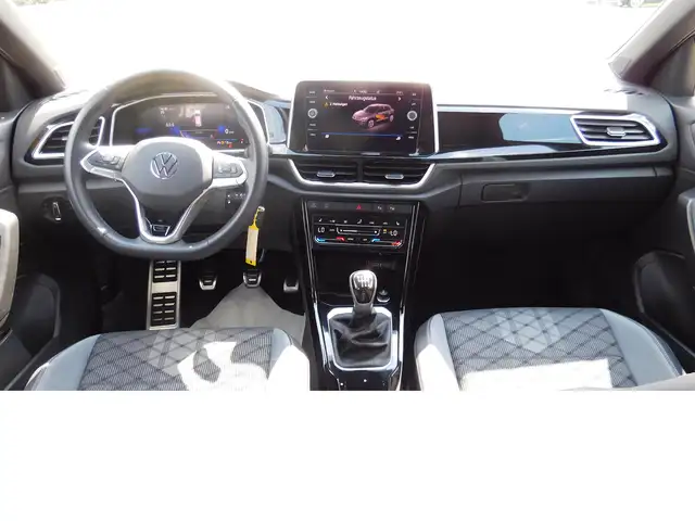 Volkswagen T-Roc view 9