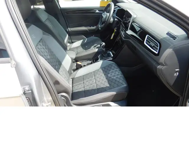 Volkswagen T-Roc view 10