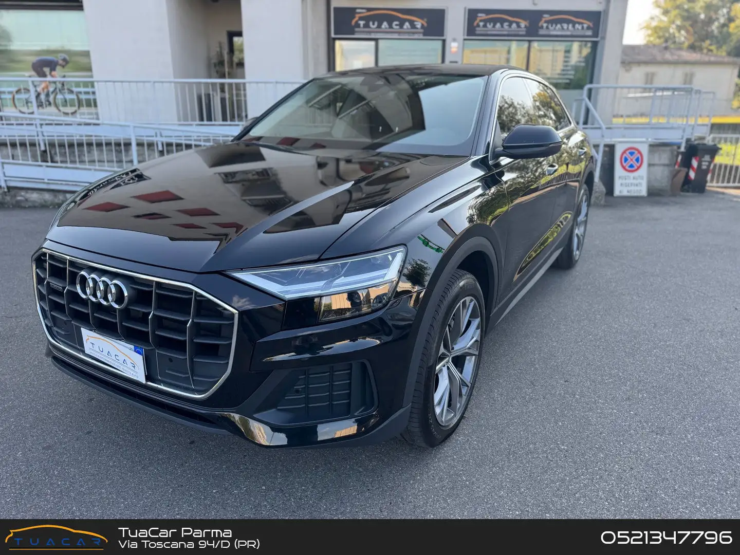 Audi Q8 Sport 3.0 45 TDI MHEV Zwart - 1