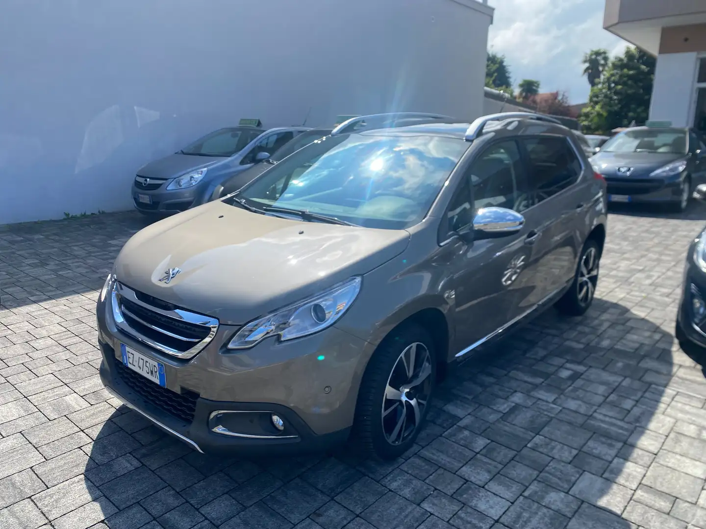 Peugeot 2008 2008 1.6 bluehdi Feline 120cv PREZZO REALE Gris - 1