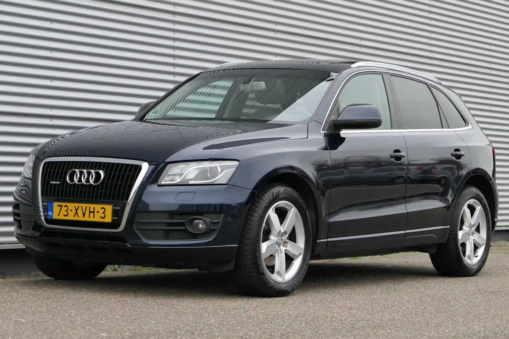 Audi Q5 3.2 FSI quattro Pro Line Youngtimer Panorama B&O Blauw - 1