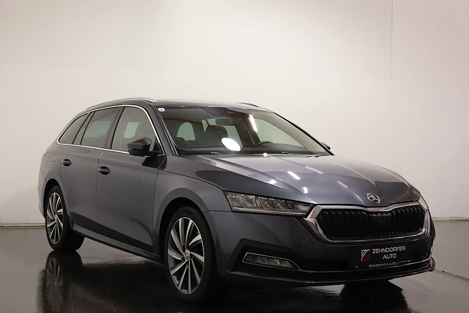 Skoda Octavia Combi 2,0 TDI Premium DSG / PICKERL NEU / SERVI... Grau - 2