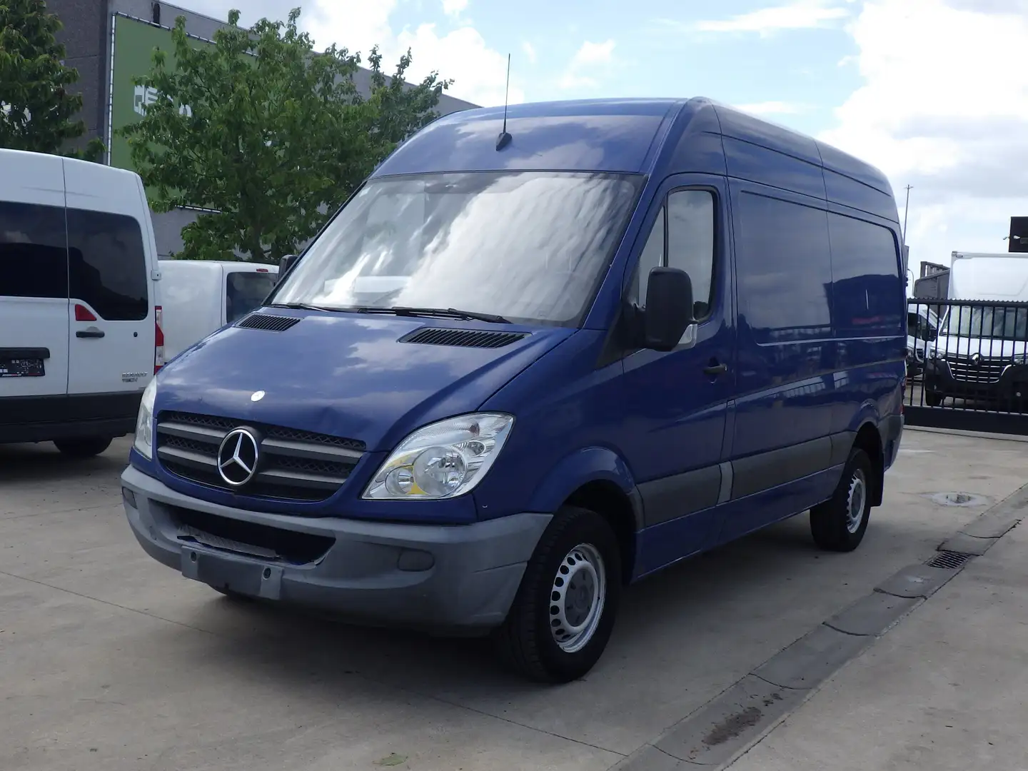 Mercedes-Benz Sprinter 319 (Stock ID 475537) Blauw - 1