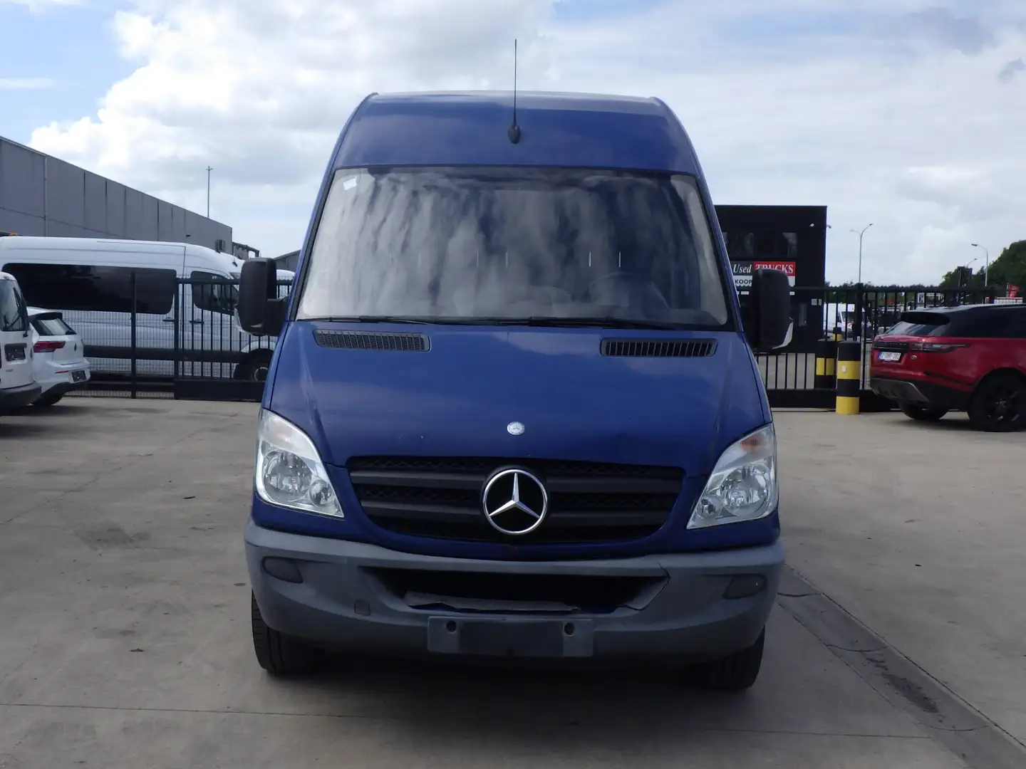 Mercedes-Benz Sprinter 319 (Stock ID 475537) Blauw - 2