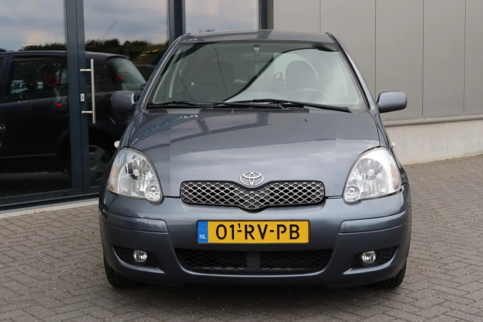 Toyota Yaris 1.0 VVT-I S-Line 5drs. 116.000km Grijs - 2