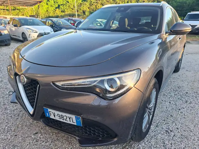 Alfa Romeo Stelvio *** MOTORE FUSO ***