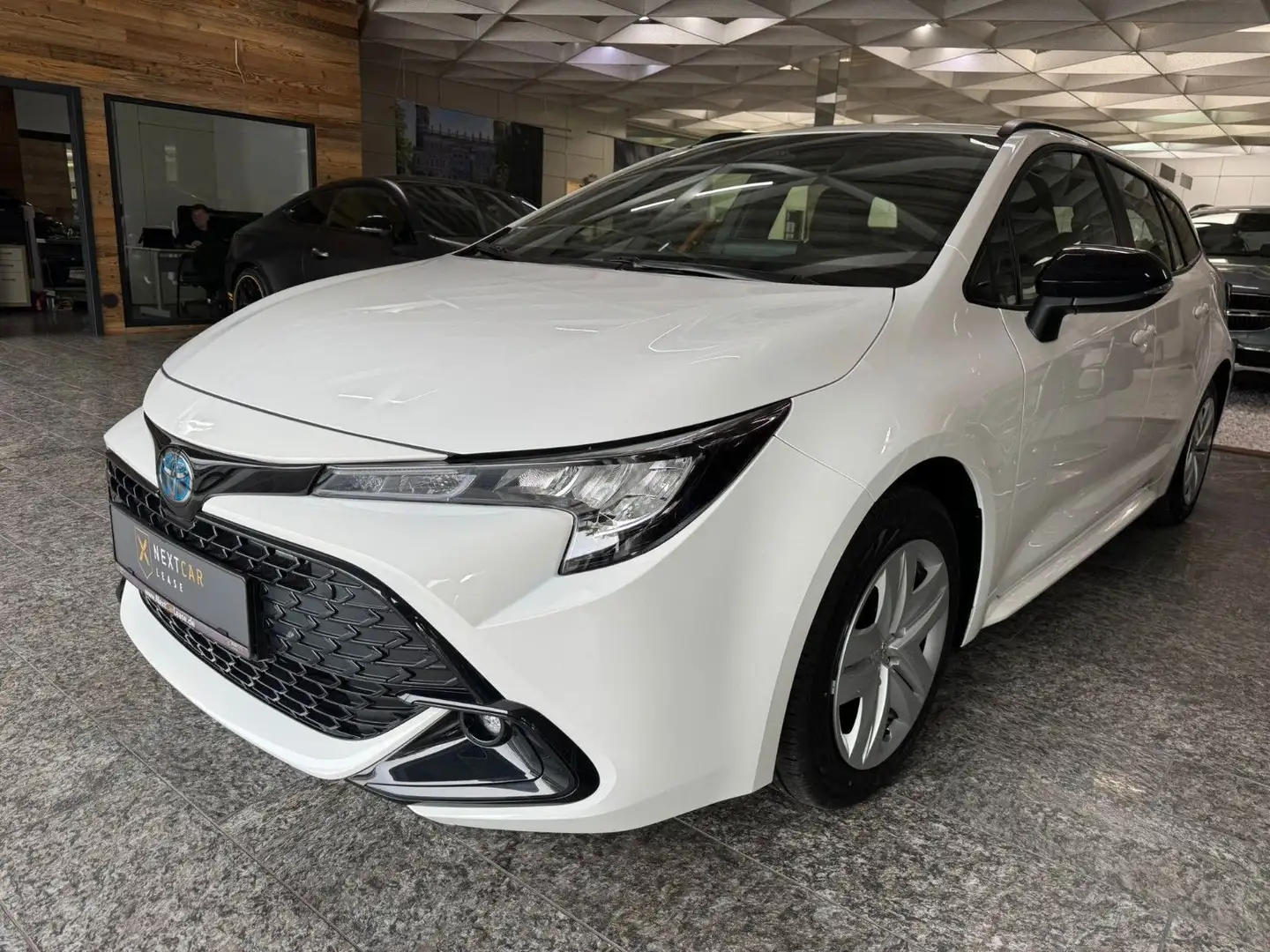Toyota Corolla 1,8 Hybrid Black & White Touring Sports Blanc - 1